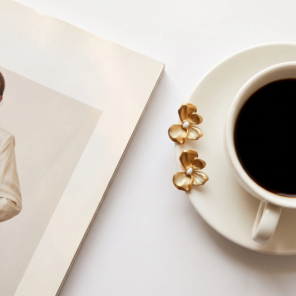 QIAOREN 14081-83 Sculptural Gold Flower Stud Earrings Stainless Steel Waterproof Minimalist Jewelry