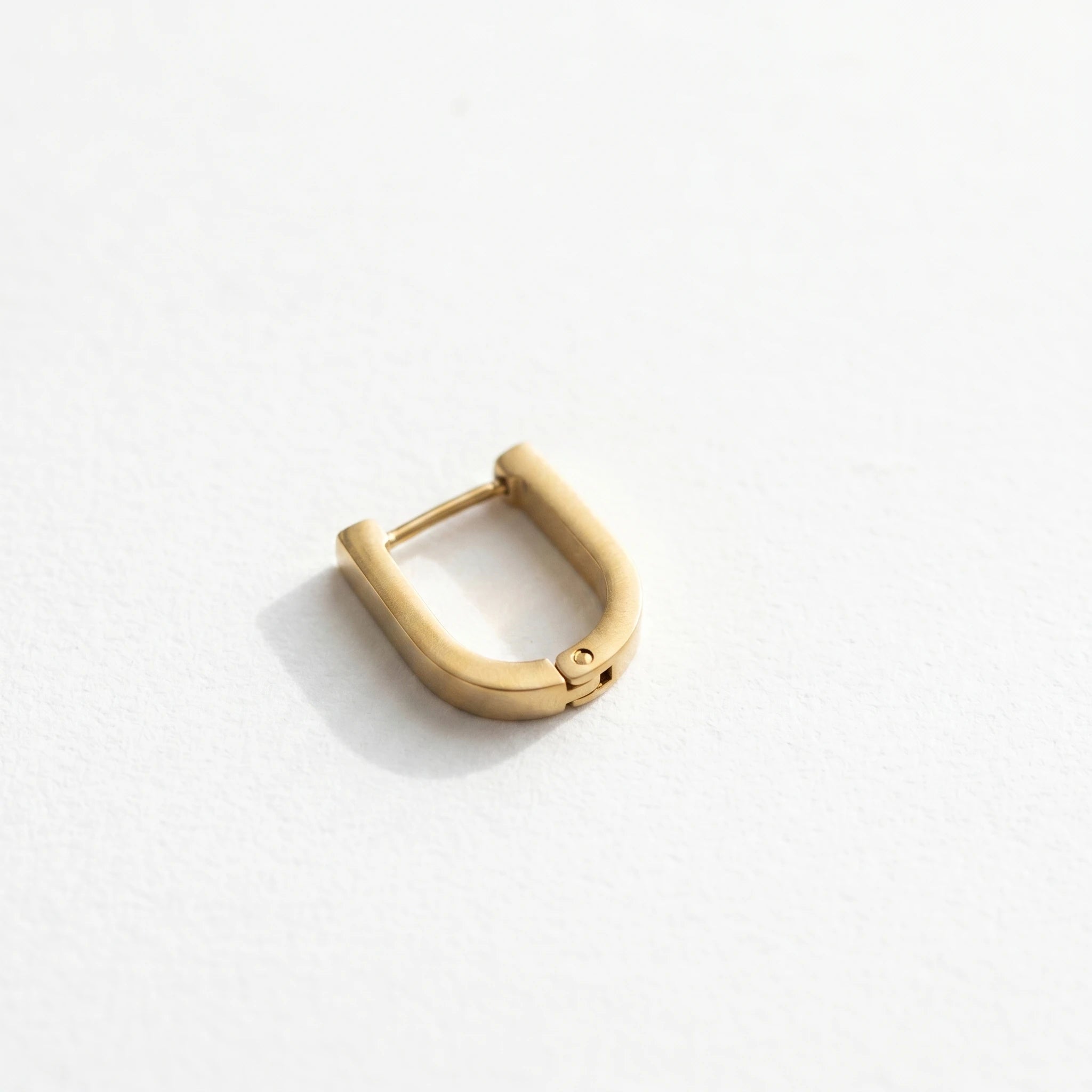 QIAOREN 12569 Minimalist U Shape Huggie Hoop Earrings PVD  Stainless Steel Hypoallergenic Waterproof Geometric