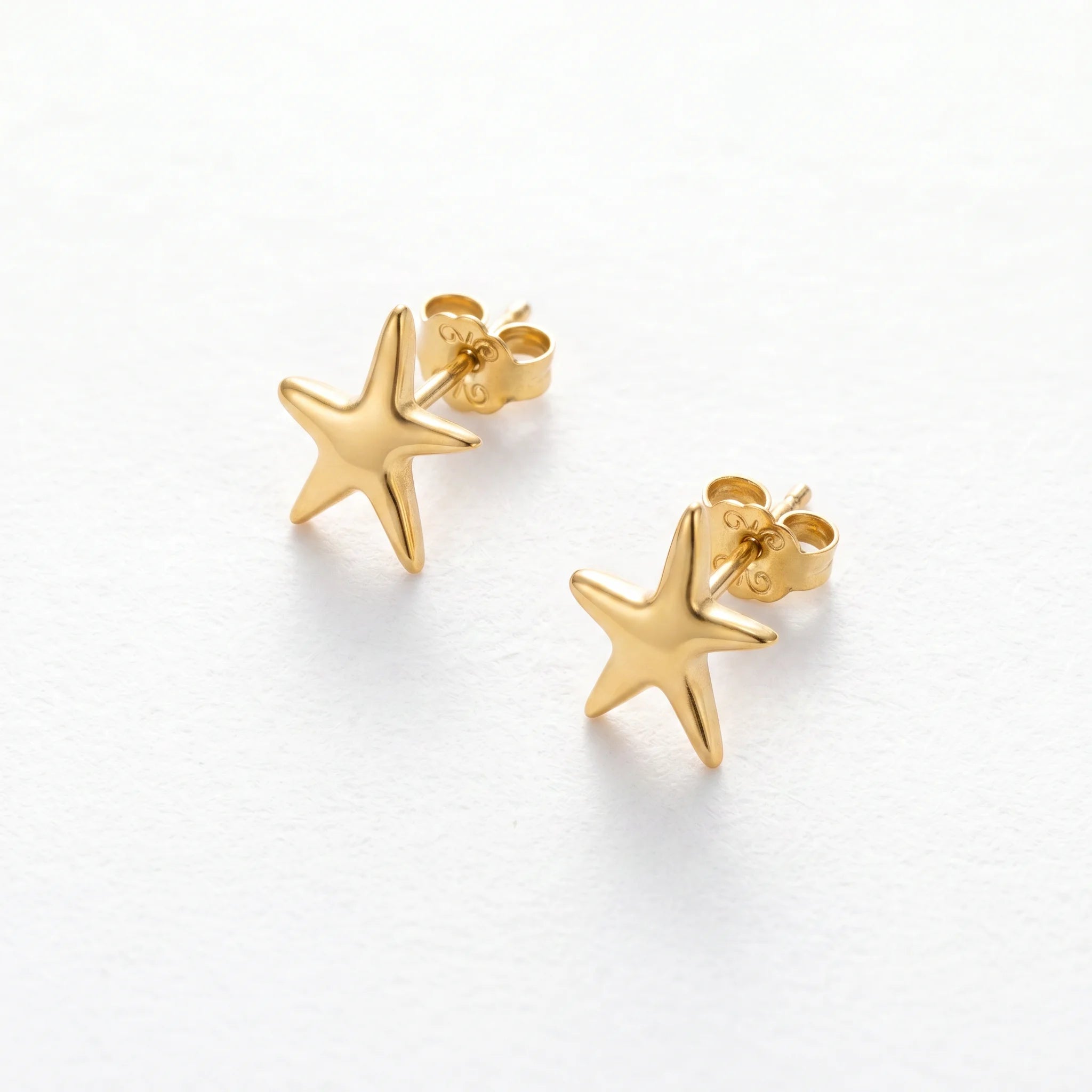 QIAOREN 10905 Tarnish Resistant Stainless Steel Starfish Earrings Hypoallergenic 18K Gold Plated Stud Earrings Trendy for Women
