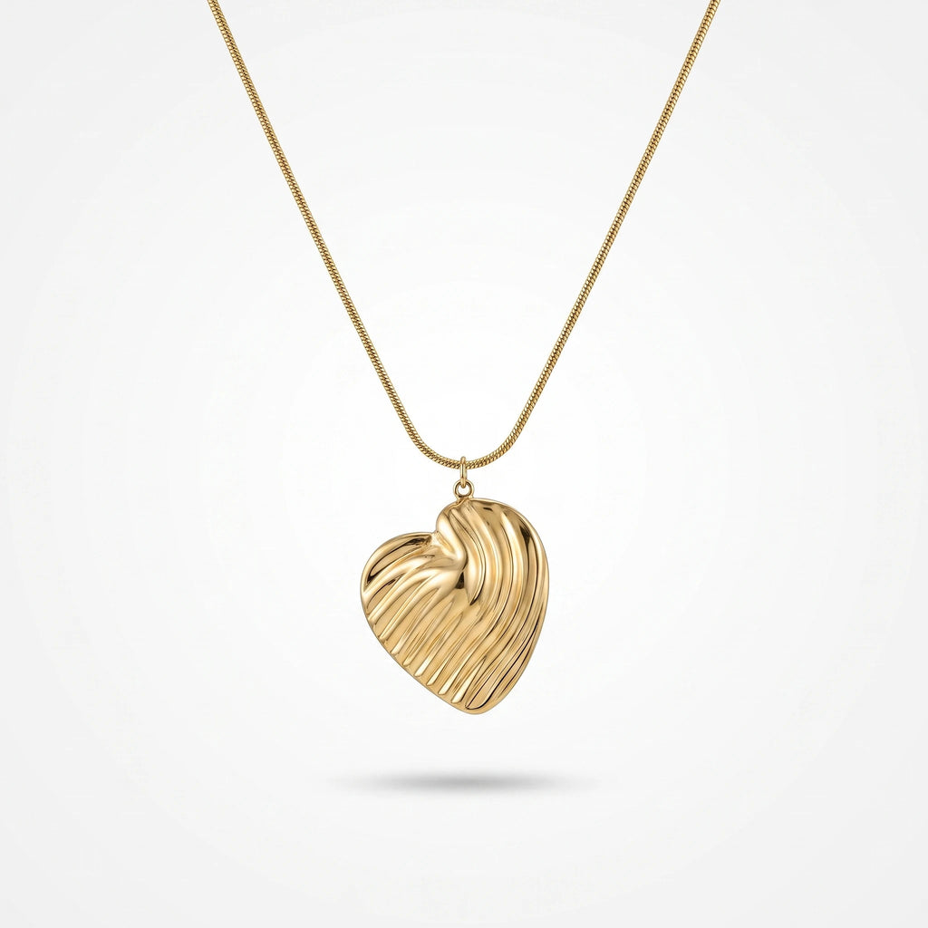 QIAOREN 13934 Smooth Snake Chain Pendant Necklace with Textured Wavy Line 3D Heart Charm, Polished Gold Modern Abstract Love
