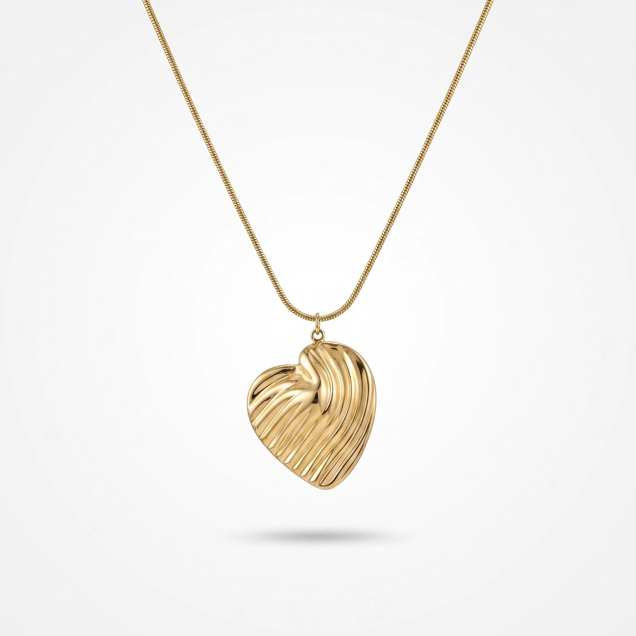 QIAOREN 13934 Smooth Snake Chain Pendant Necklace with Textured Wavy Line 3D Heart Charm, Polished Gold Modern Abstract Love