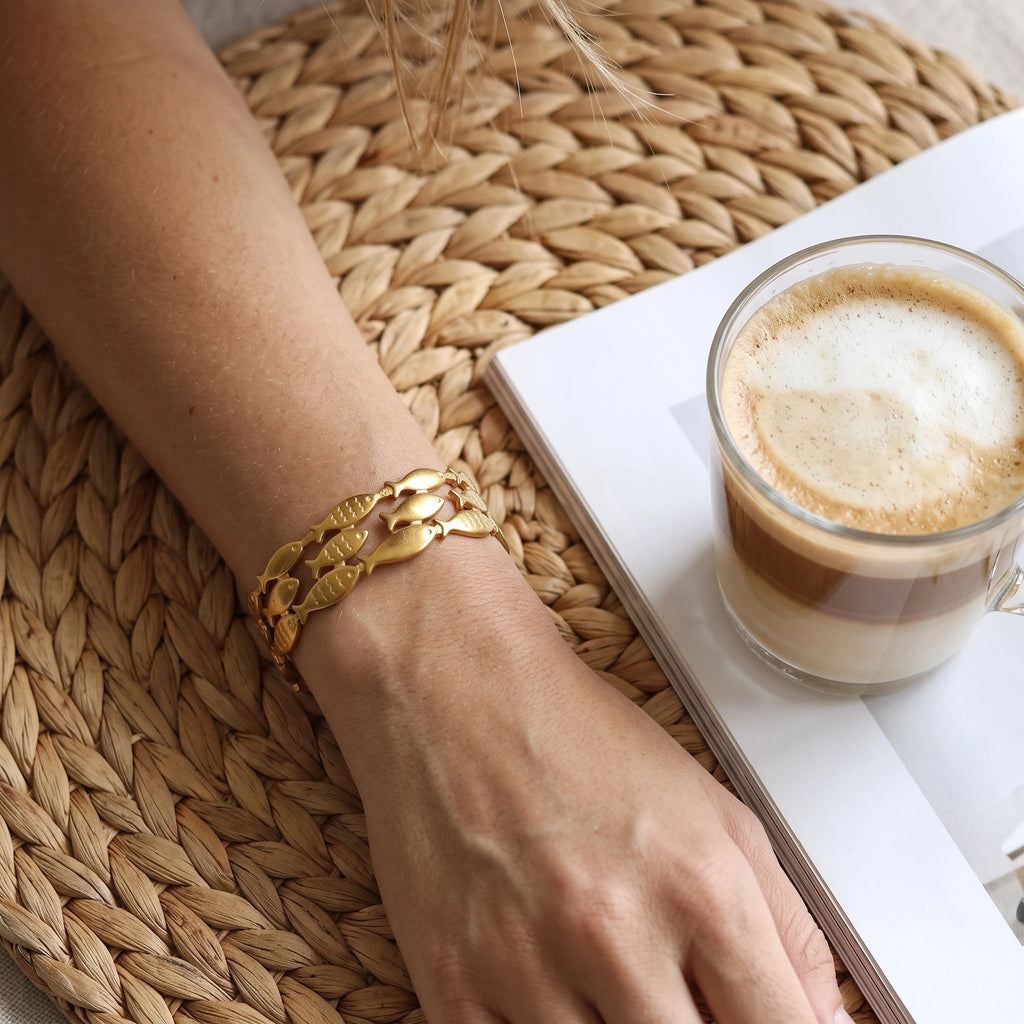 QIAOREN 14106 Stainless Steel Fish Open Cuff Bracelet Waterproof Hypoallergenic Ocean Jewelry OEM ODM