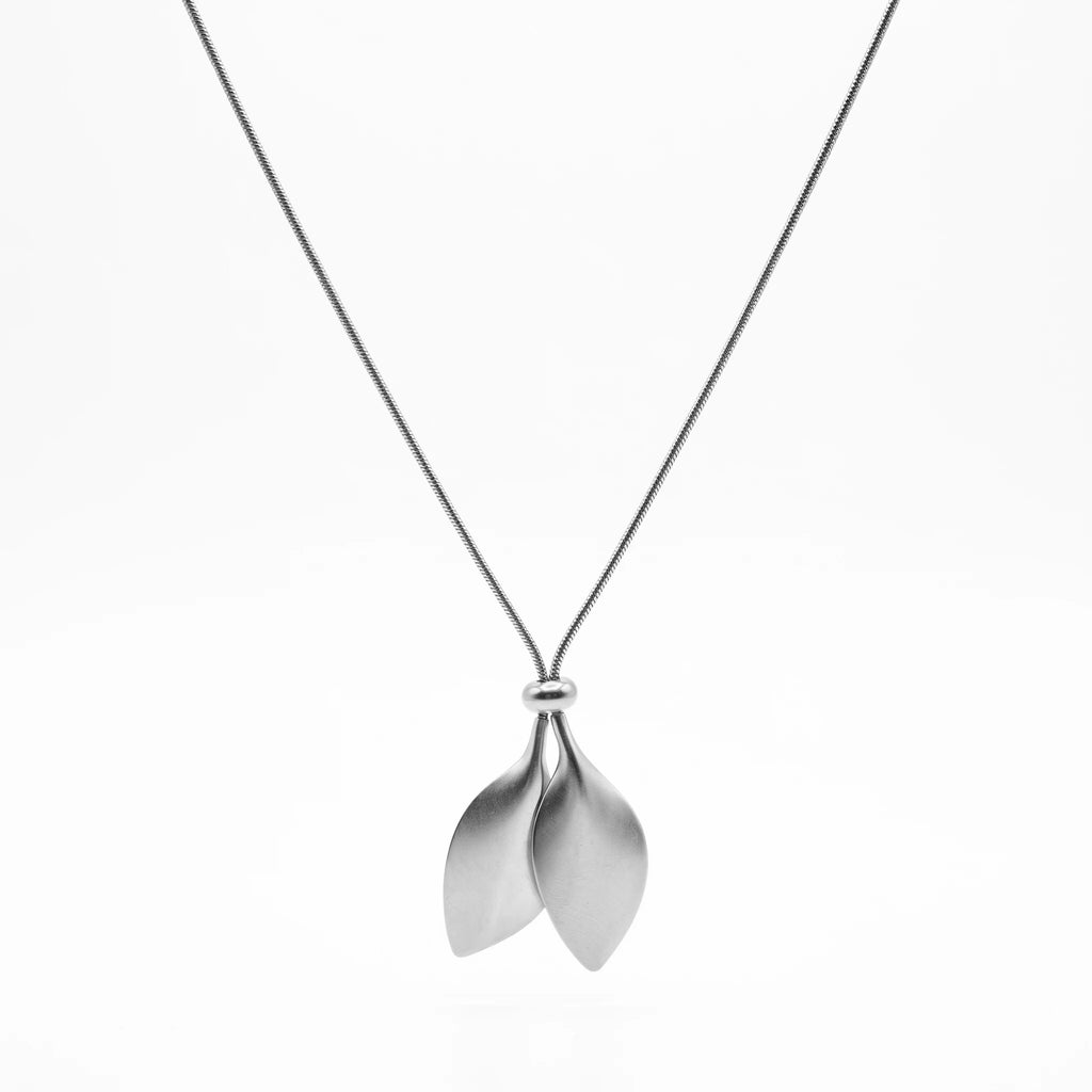 QIAOREN 10625 Trendy Stainless Steel Double Leaf Pendant Necklace Gold Plated Link Chain for Women Party Occasion
