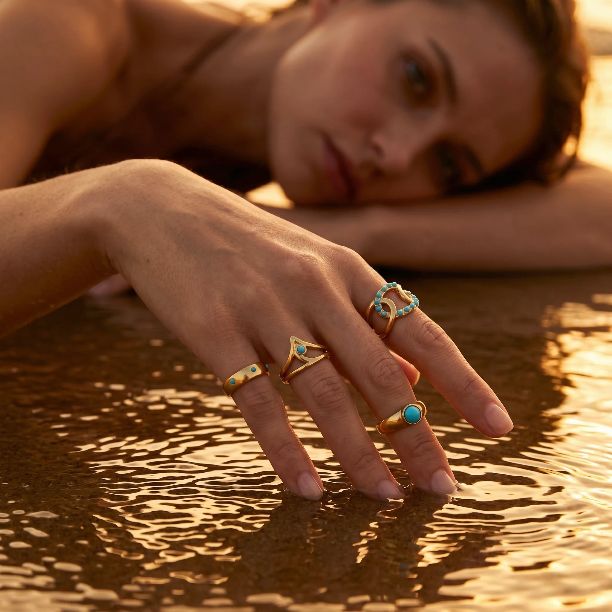 QIAOREN 5Pcs Gold Stainless Steel Turquoise Open Ring Set Irregular Hammered Crown Adjustable Boho Stackable Rings