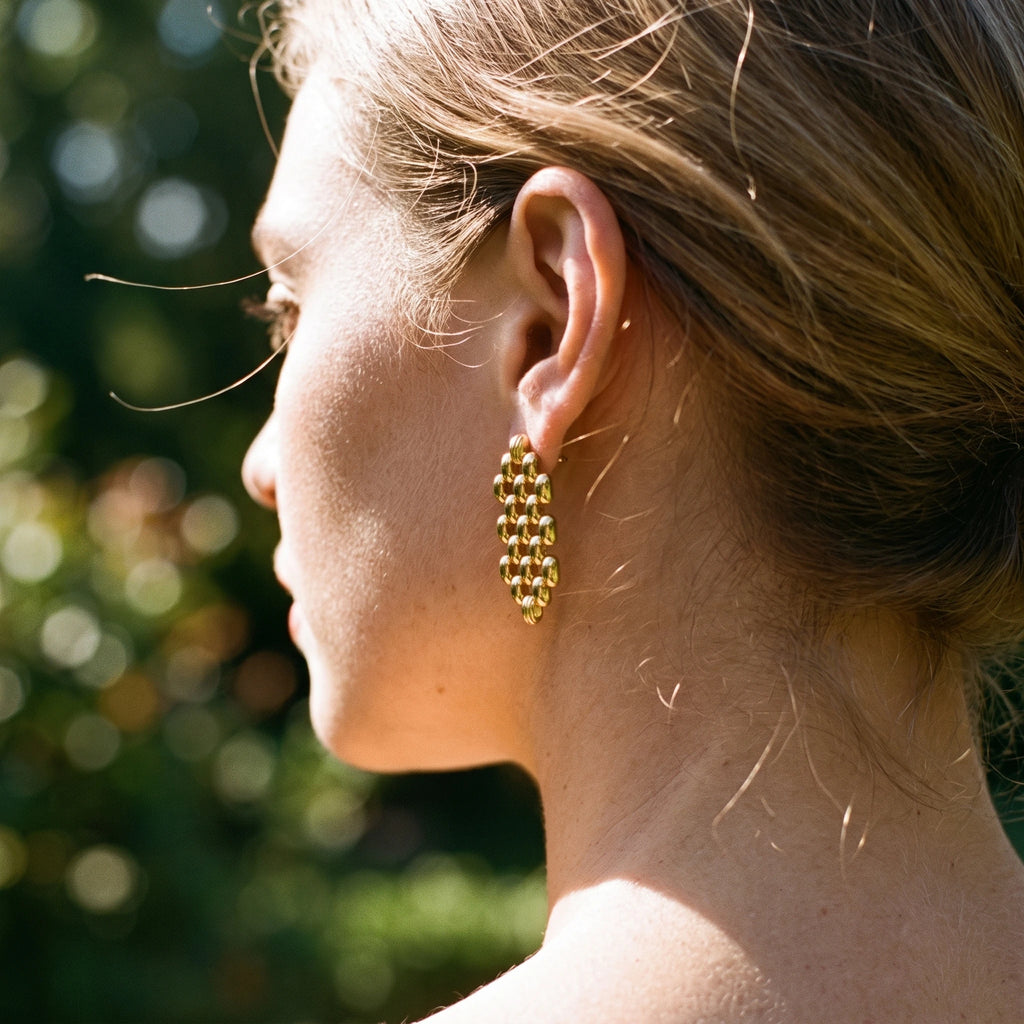QIAOREN 14053 Polished Gold Rhombus Grid Beaded Stud Earrings, Oval Link Mesh Rectangle Frame Ear Stud Jewelry Gift