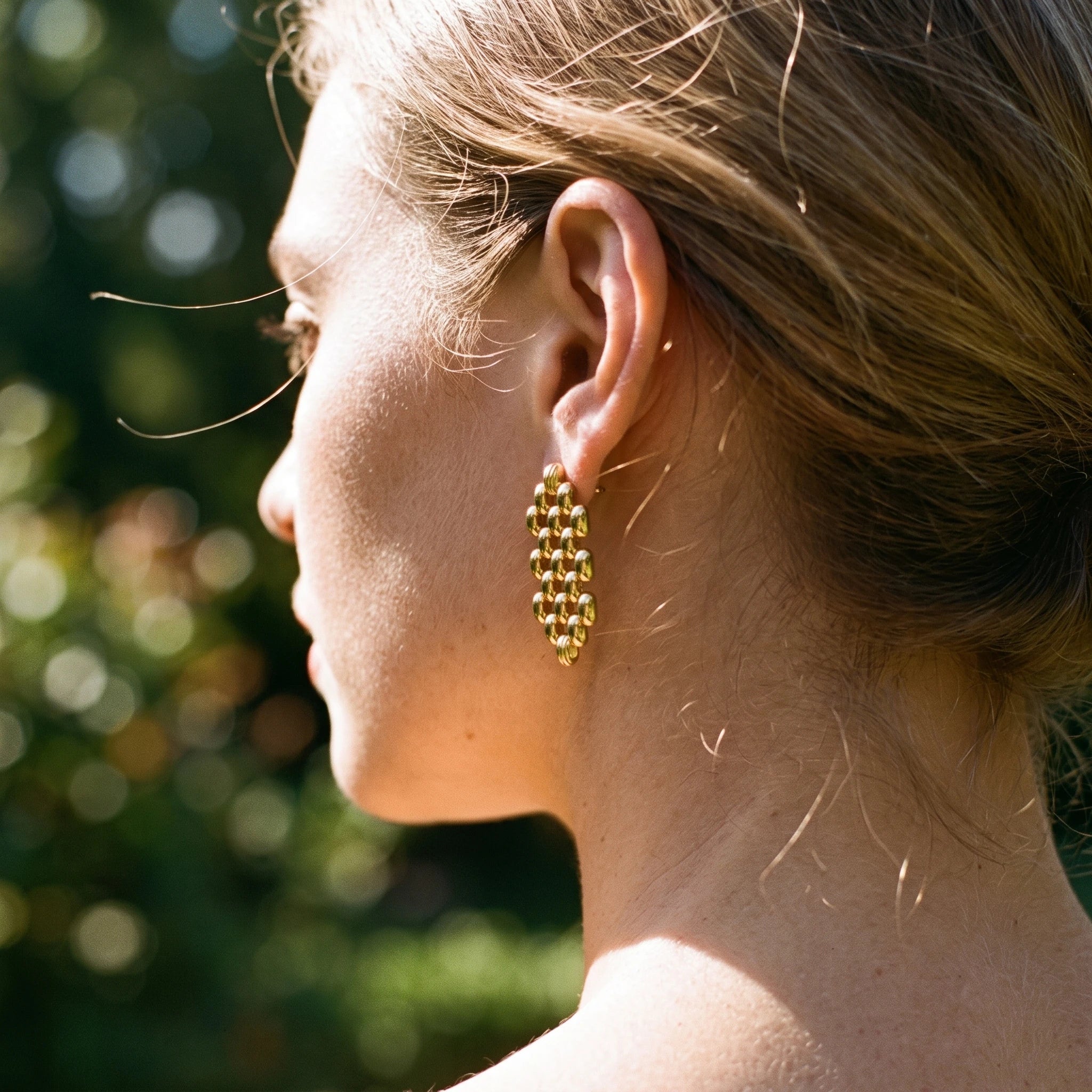 QIAOREN 14053 Polished Gold Rhombus Grid Beaded Stud Earrings, Oval Link Mesh Rectangle Frame Ear Stud Jewelry Gift