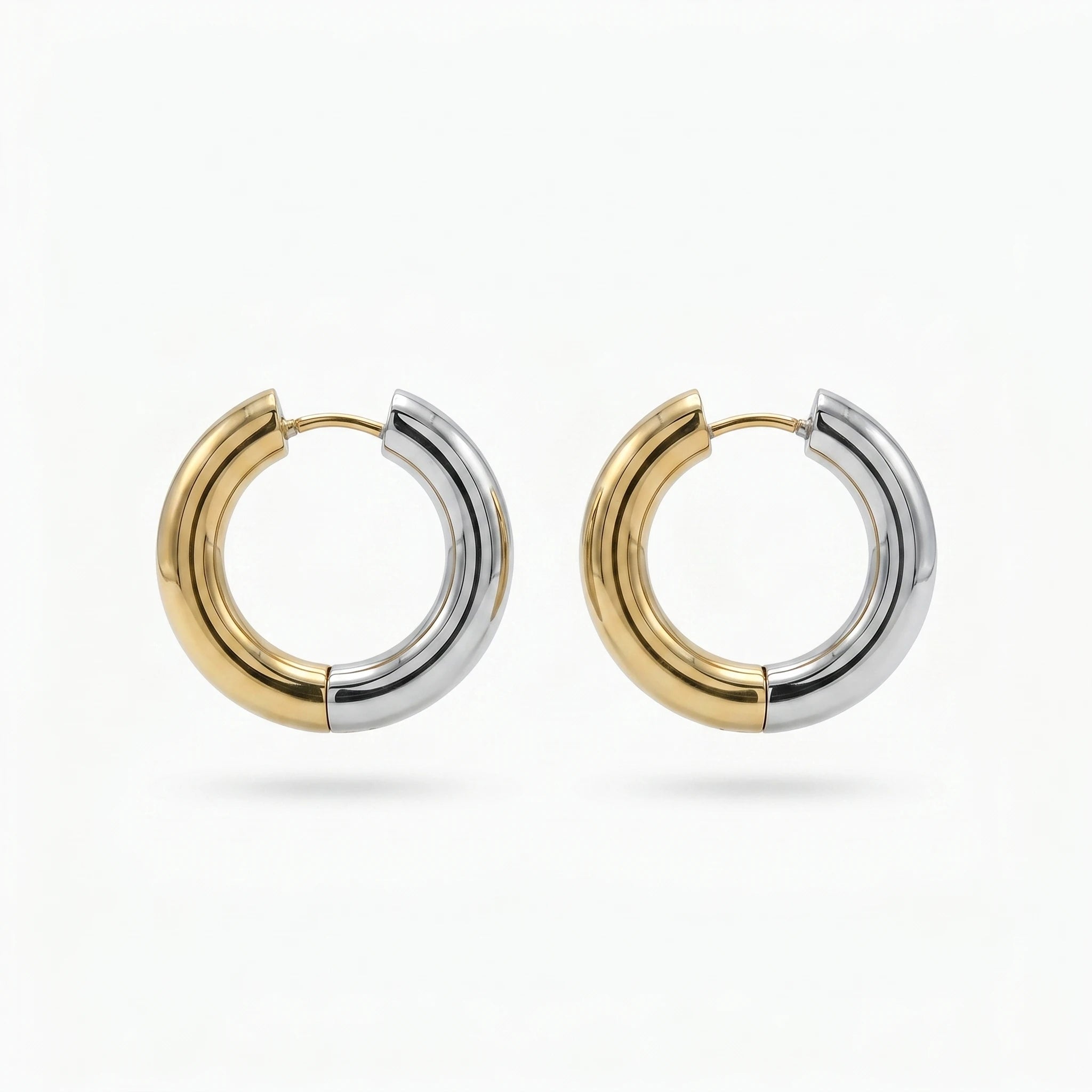 QIAOREN 12404 Elegant Quiet Luxury Two-Tone Gold Silver Hoops Stainless Steel Sleek Split Bi-Color Chunky Statement Earrings