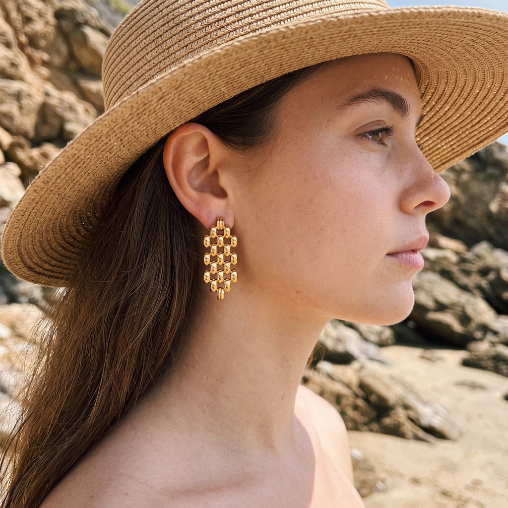 QIAOREN 14053 Polished Gold Rhombus Grid Beaded Stud Earrings, Oval Link Mesh Rectangle Frame Ear Stud Jewelry Gift