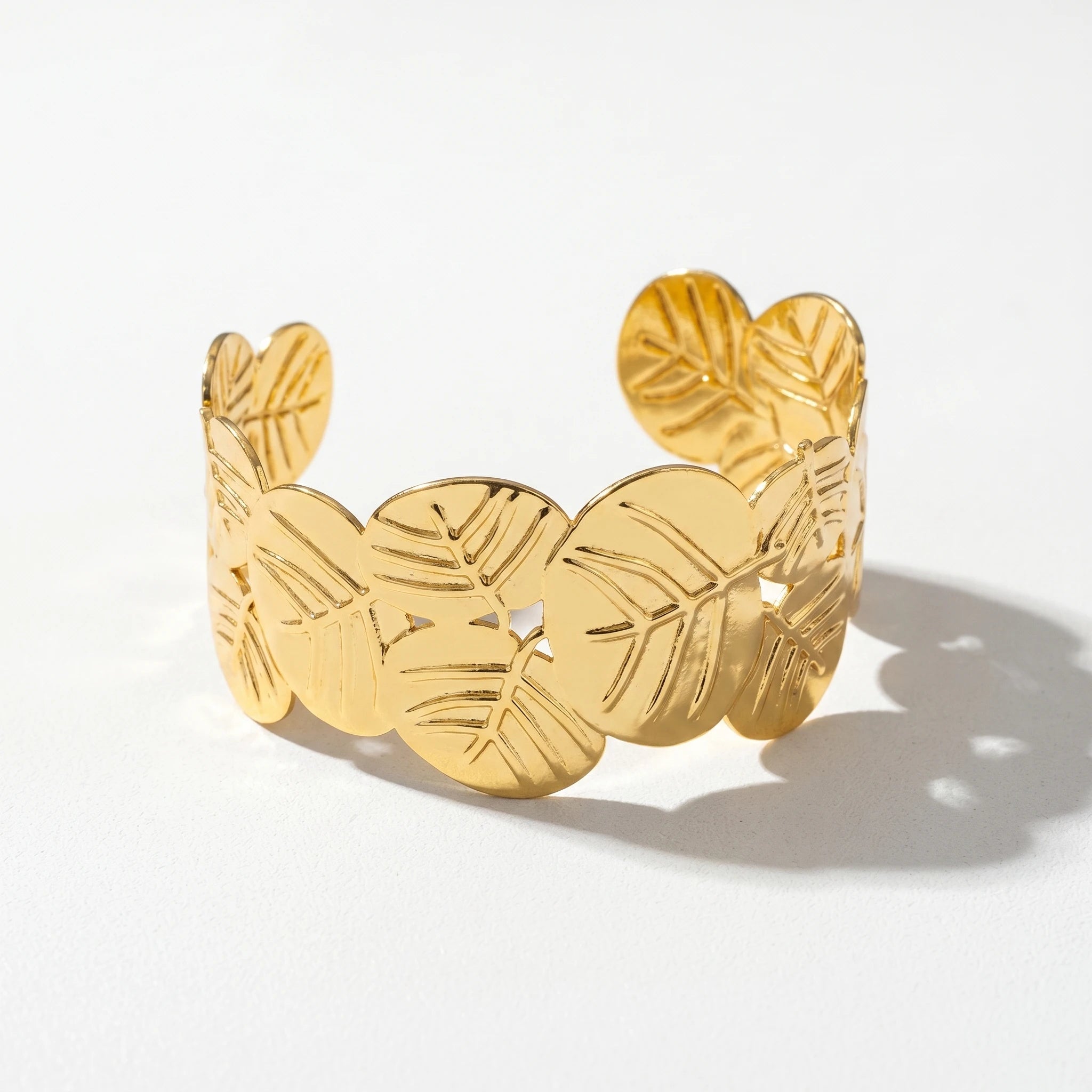 QIAOREN 12714 18K Gold Linked Leaf Hollow Wide Open Cuff Bracelet Stainless Steel Vein Textured Adjustable Trendy Women's Party