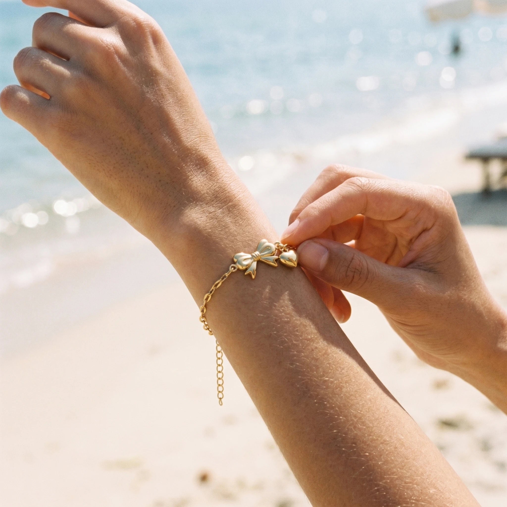 QIAOREN 11420 Waterproof 18K Gold Plated Bow & Heart Bracelet Stainless Steel Summer Beach Pool Jewelry