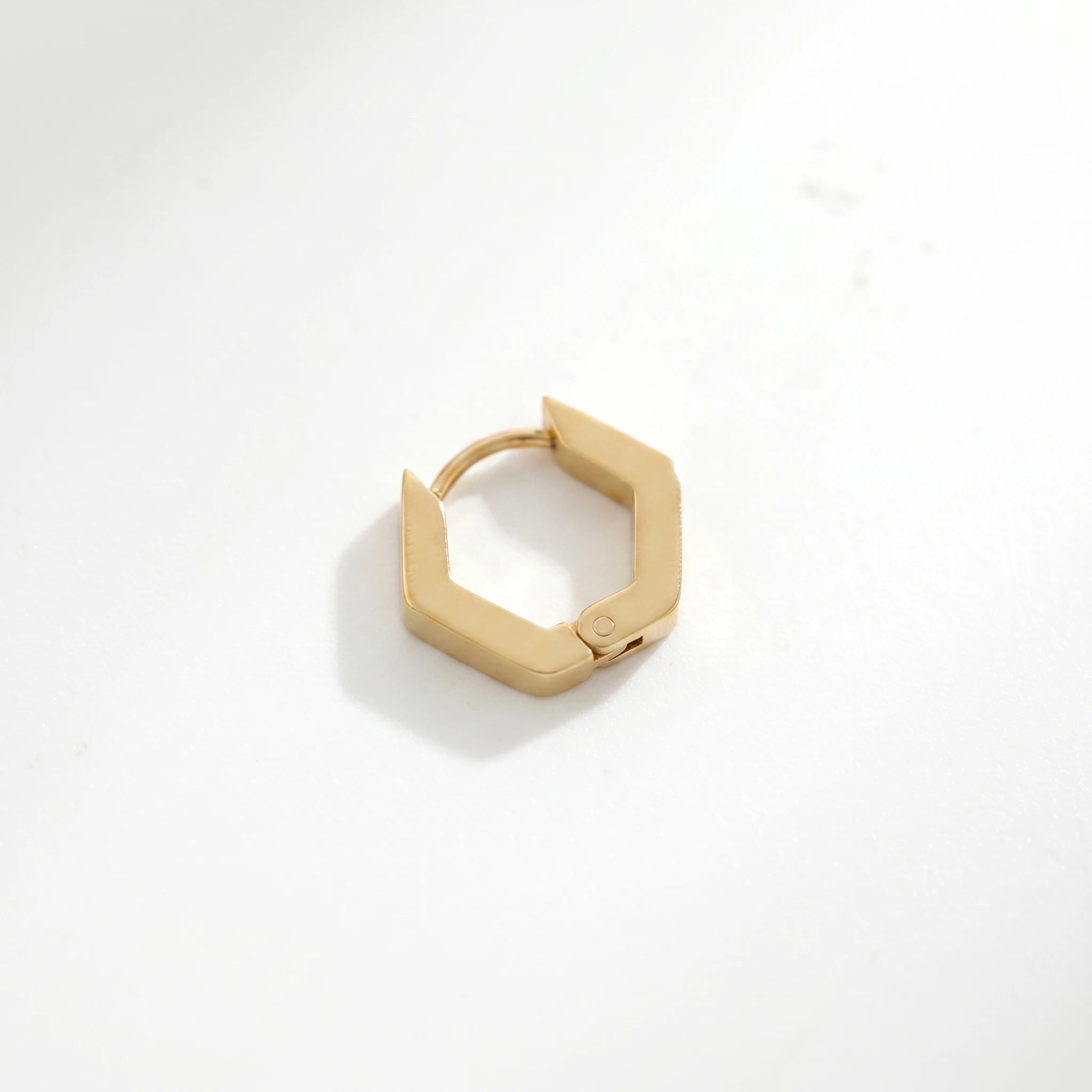 QIAOREN 12577 Dainty Geometric Hexagon Huggie Earrings 316L Stainless Steel No Fade Gold Plated Hoop Jewelry Gift for American