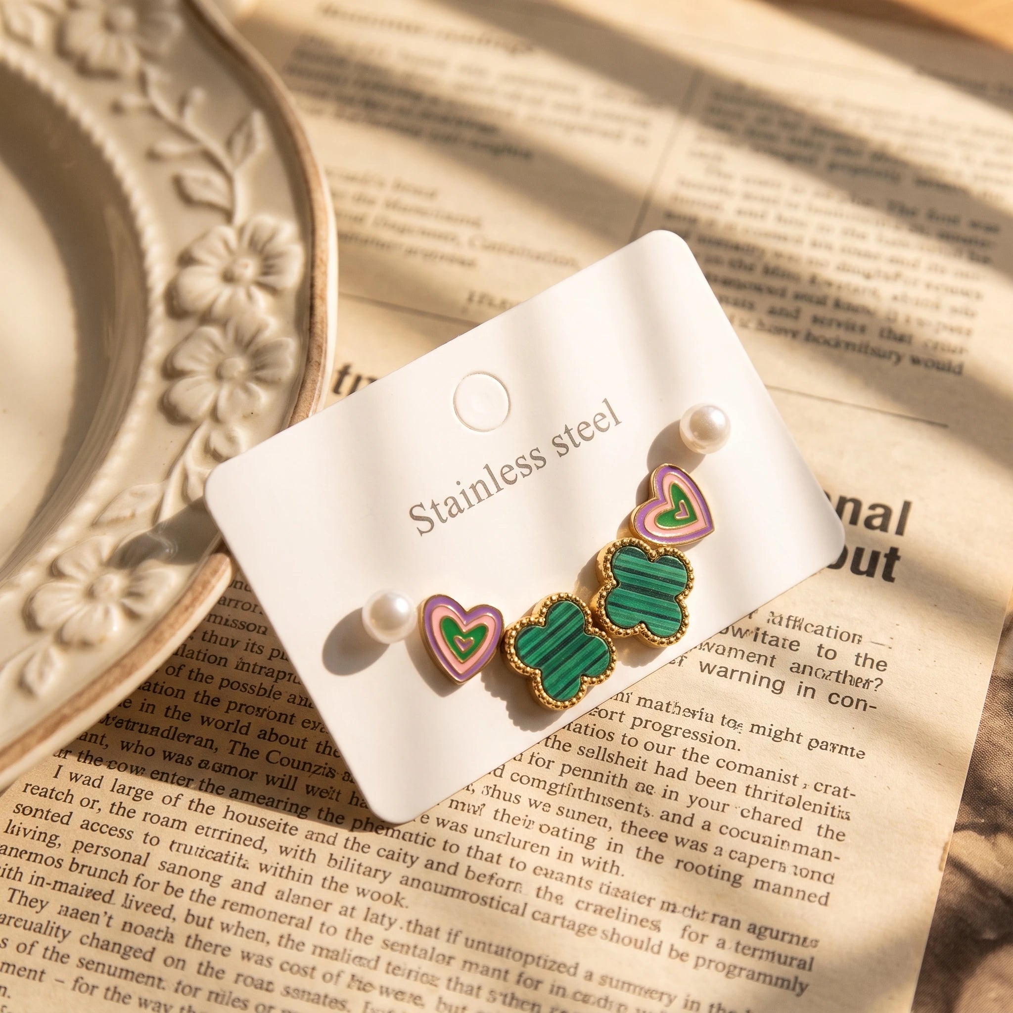 QIAOREN 14512 Stainless Steel Clover Earrings Pearl Heart Stud Earrings Waterproof Hypoallergenic Fashion Jewelry for Women