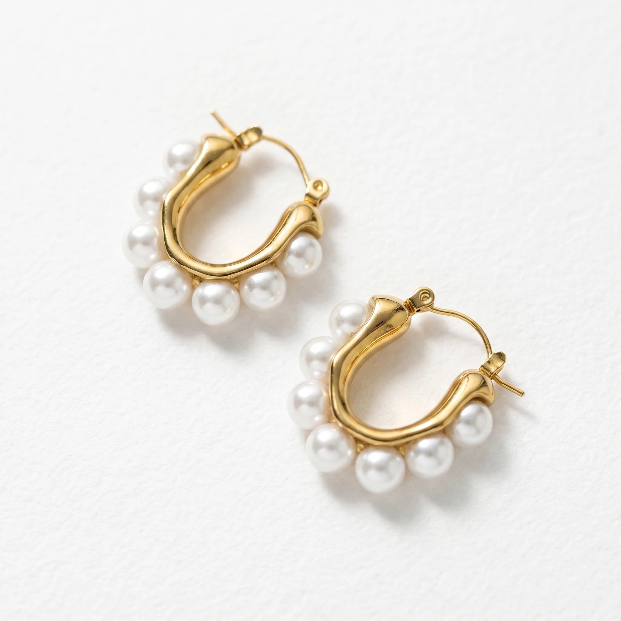 QIAOREN 12316 Elegant French Retro U-Shaped Pearl Earrings Gold Stainless Steel Hinged Horseshoe Huggies Statement Jewelry Women