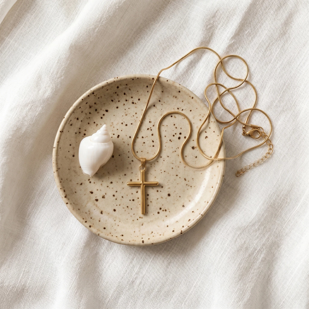 QIAOREN Waterproof Stainless Steel Gold Cross Necklace Classic Christian Pendant Jewelry for Everyday Wear