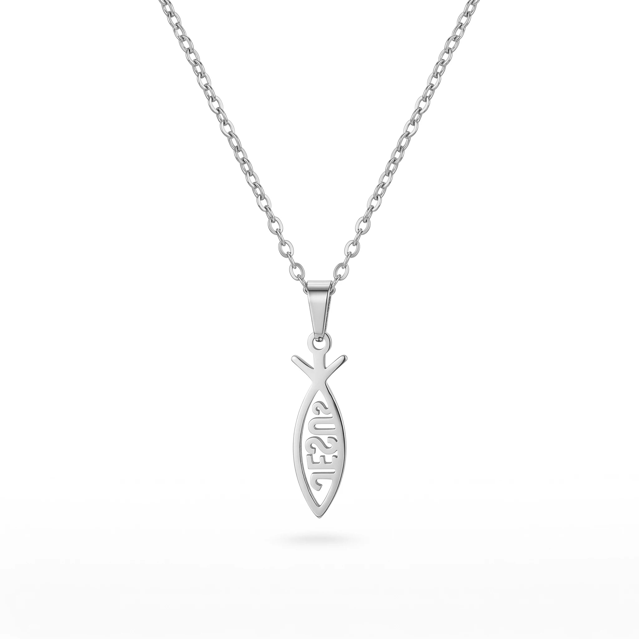 QIAOREN 11681 Boho Beach Fish Necklace 18K Gold Stainless Steel Cutout Letters Vacation Jewelry