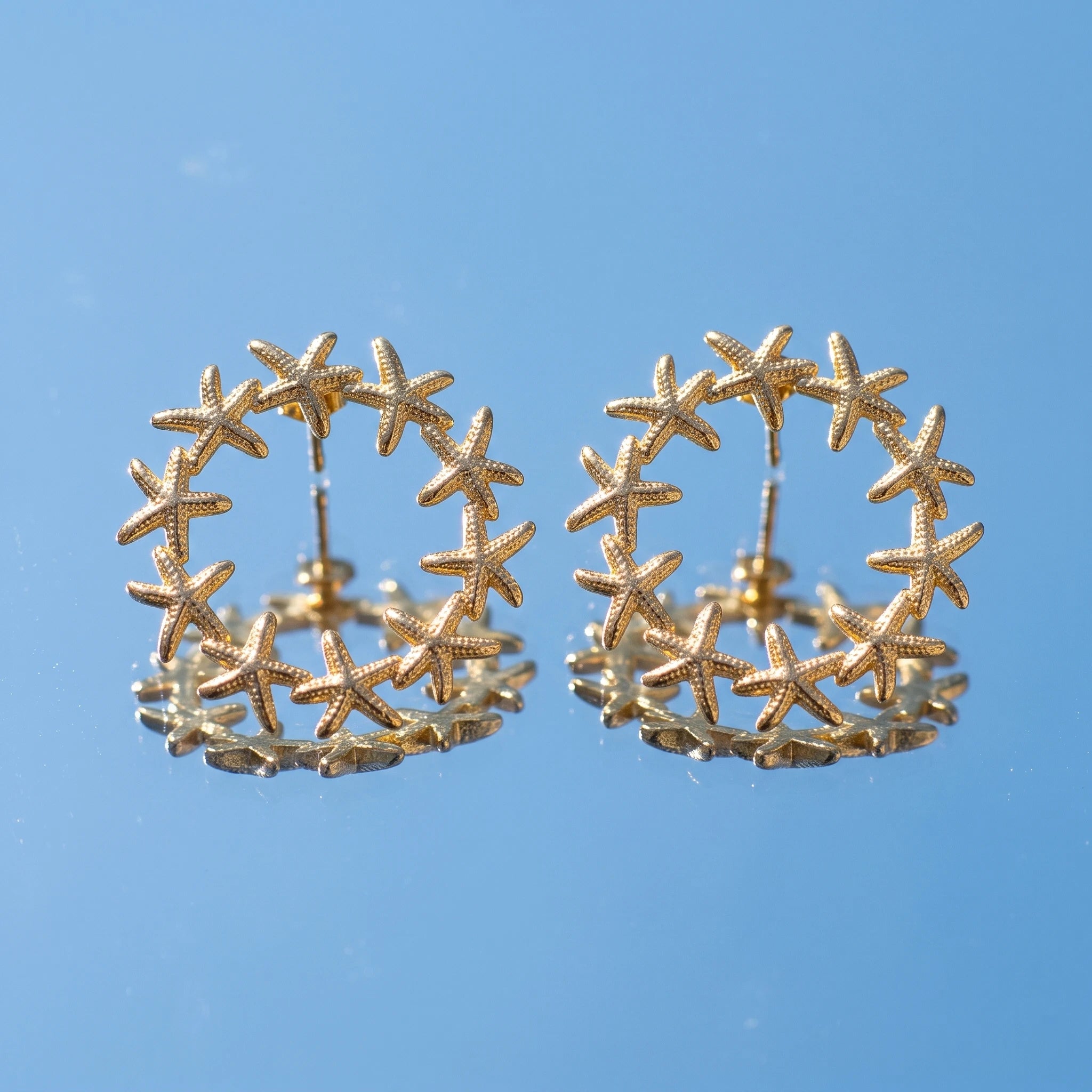 QIAOREN 14063 Starfish Wreath Circle Stud Earrings, Hollow Round Starfish Ring Ear Stud Jewelry Gift for Daily Fashion Outfits