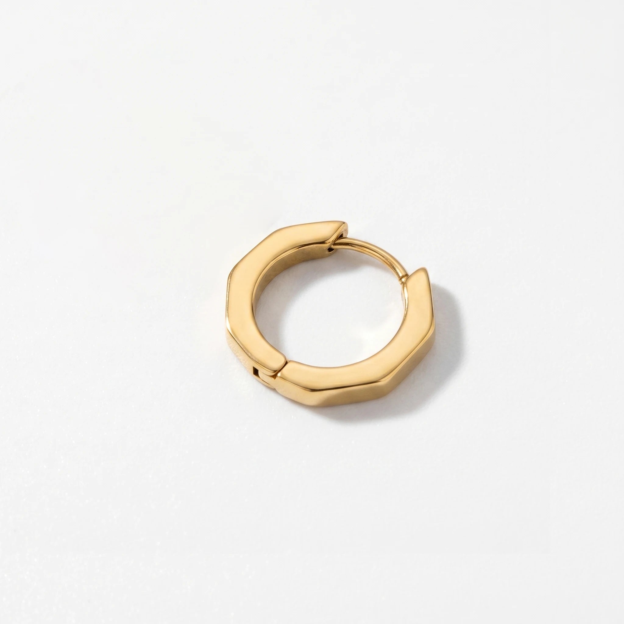 QIAOREN 12609 Dainty Brushed Faceted Hexagon Huggie Earrings 316L Stainless Steel No Fade Matte Gold Geometric Hoop Jewelry Gift