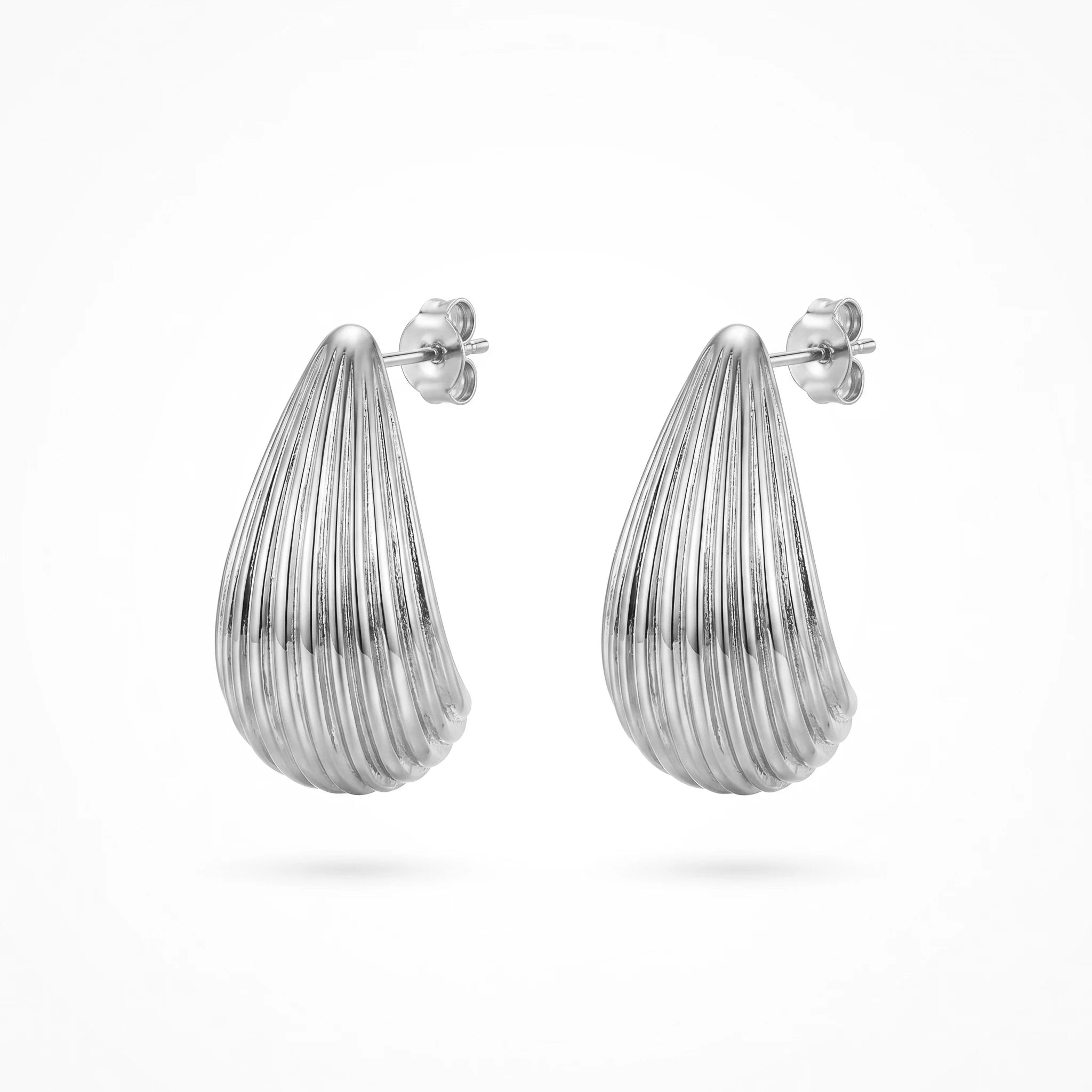 QIAOREN 12281 Trendy Ribbed Teardrop Earrings Gold Stainless Steel Scallop Shell Vertical Ridged Half Hoop Jewelry Women US EU