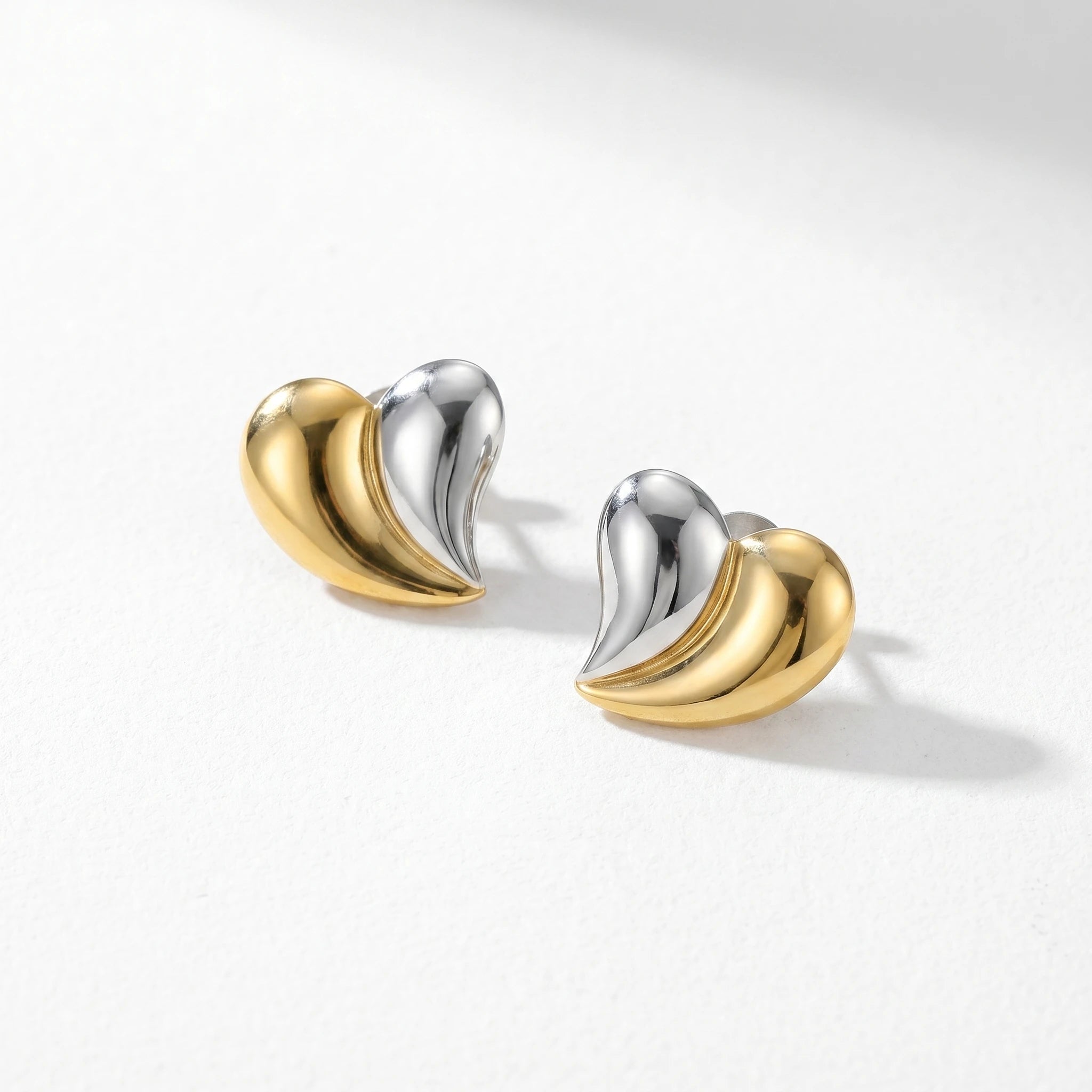 QIAOREN 12450 Tone Split Heart Stud Earrings Waterproof Stainless Steel PVD Gold Silver Contrast Glossy Love Ear Jewelry Trendy