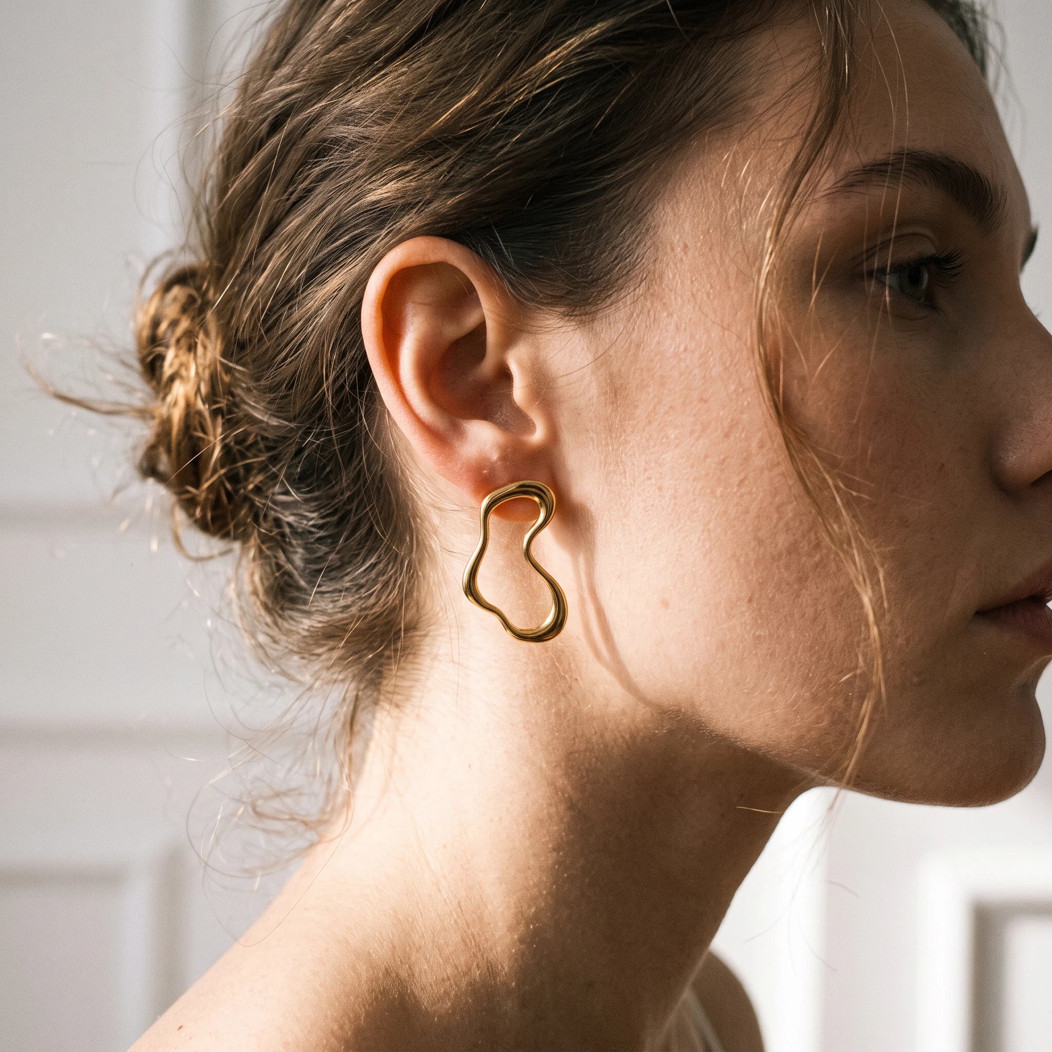 QIAOREN 14071 Irregular Hollow Stud Earrings, Wavy Freeform Open Ring Ear Stud Jewelry Gift for Daily Fashion Outfits
