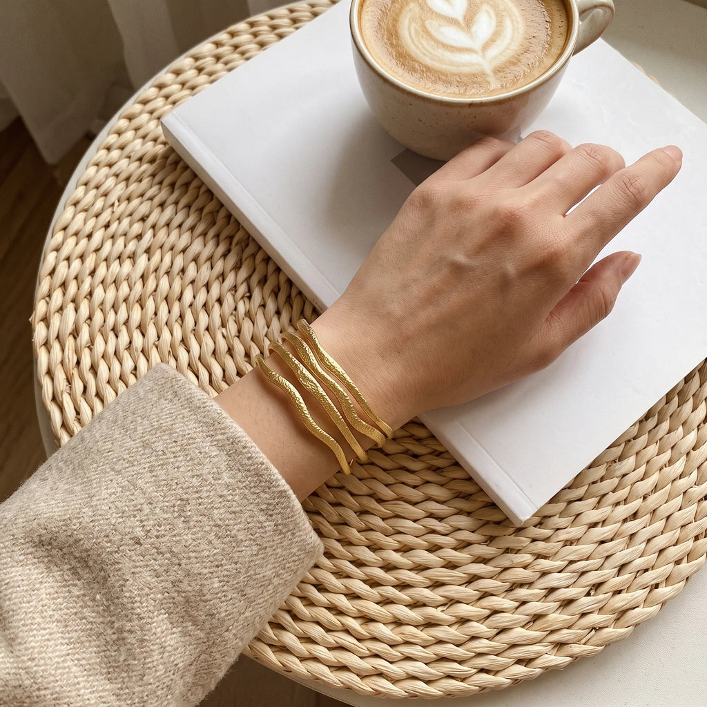 QIAOREN 14094 Stainless Steel Wave Cuff Bracelet Adjustable Waterproof Hypoallergenic Minimalist Jewelry OEM ODM