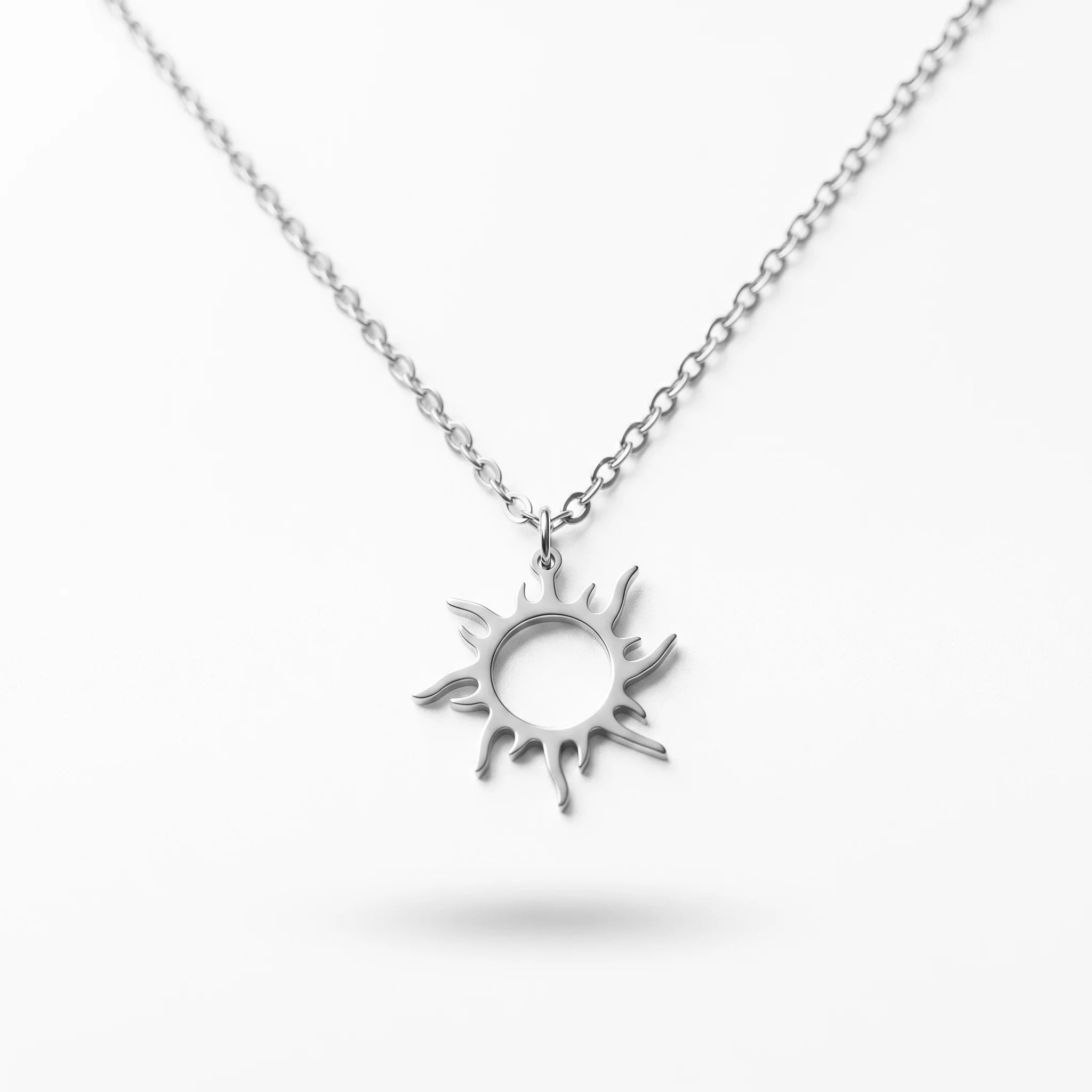 QIAOREN 11239 Waterproof 18K Gold Plated Sun Pendant Necklace Stainless Steel Beach Vacation Sunshine Jewelry