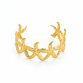 QIAOREN 12713 18K Gold Textured Linked Starfish Hollow Open Cuff Bracelet Stainless Steel Adjustable Stackable Ocean Wrist