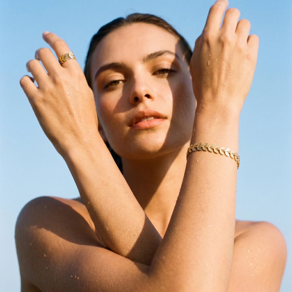 QIAOREN 11579 Elegant 18K Gold Plated Stainless Steel Quartz Chain Bracelet and Ring Set Nature Inspired Women's Gift Jewelry