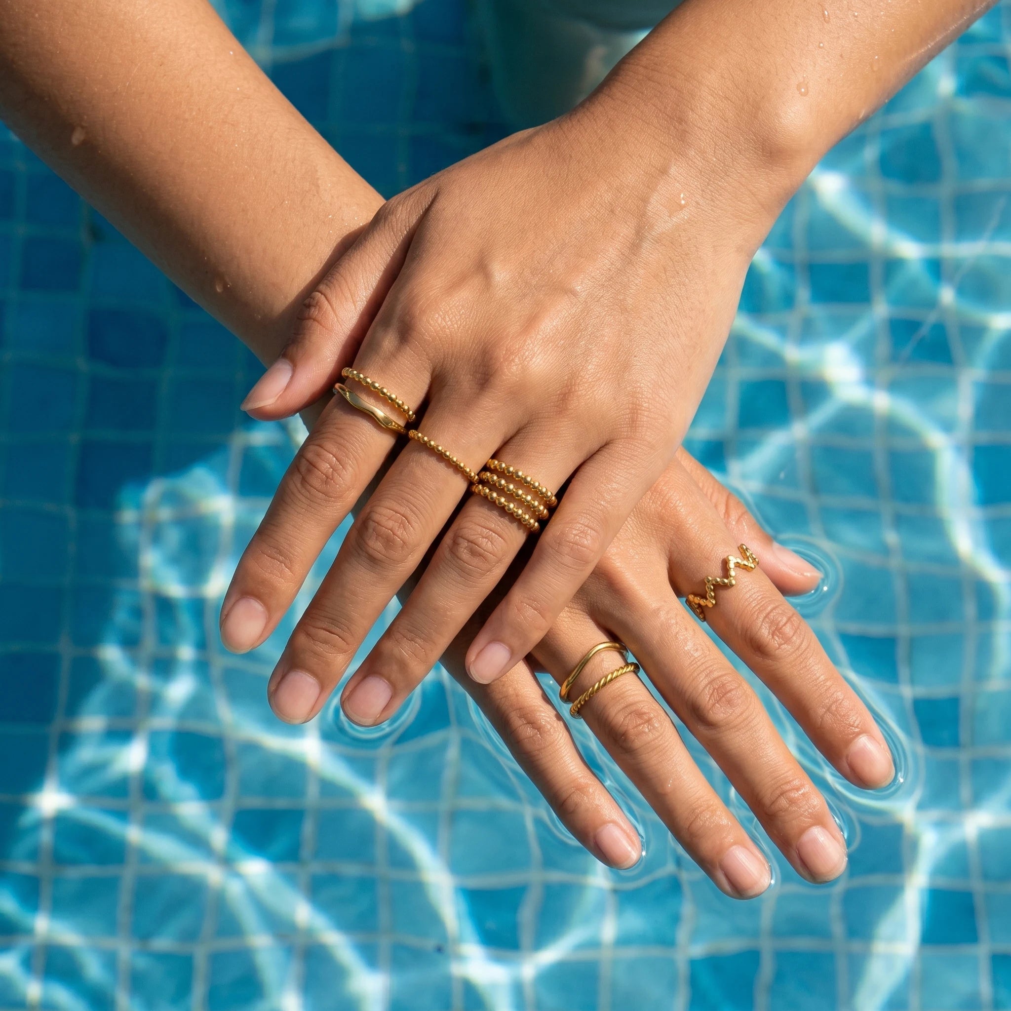 QIAOREN 13091-95 5Pcs 18K Gold Plated Stainless Steel Open Ring Set, Adjustable Stackable Heart Finger Rings