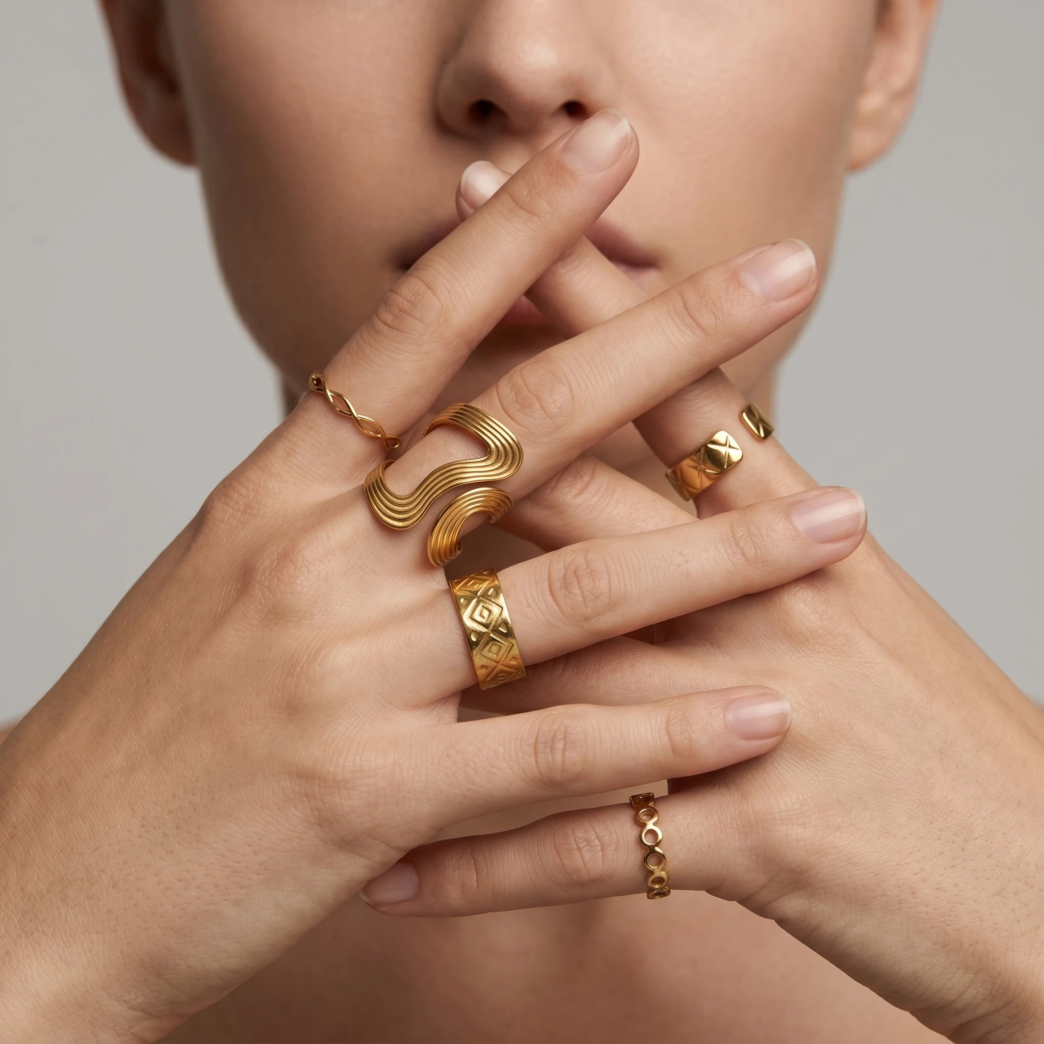 QIAOREN 5Pcs Vintage 18K PVD Gold Stainless Steel Rings Set Tarnish Free Adjustable Stackable Textured Open Cuff Rings for Women