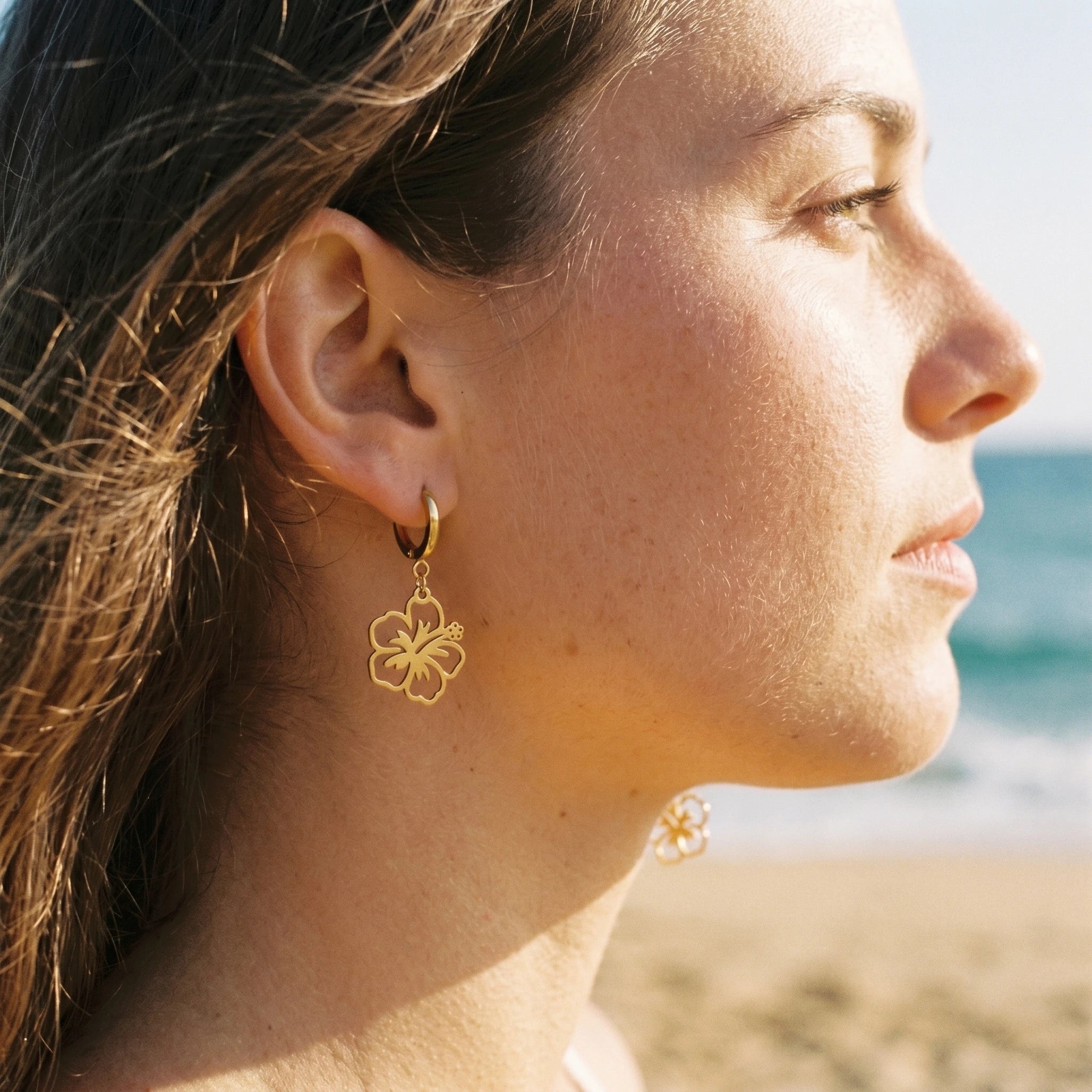 QIAOREN 10945 Hypoallergenic Stainless Steel Vintage Hollow Flower Earrings 18K Gold Plated Waterproof Tarnish Resistant Hoops