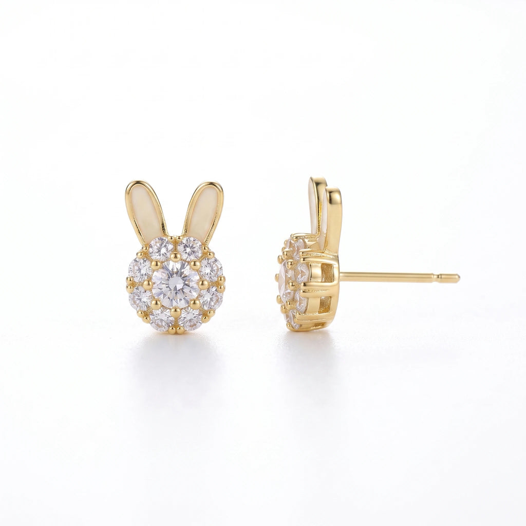 QIAOREN 14010 Matte Gold Five Petal Flower Stud Earrings with Central Round Pearl Inlay, Floral Pearl Ear Stud Jewelry Gift