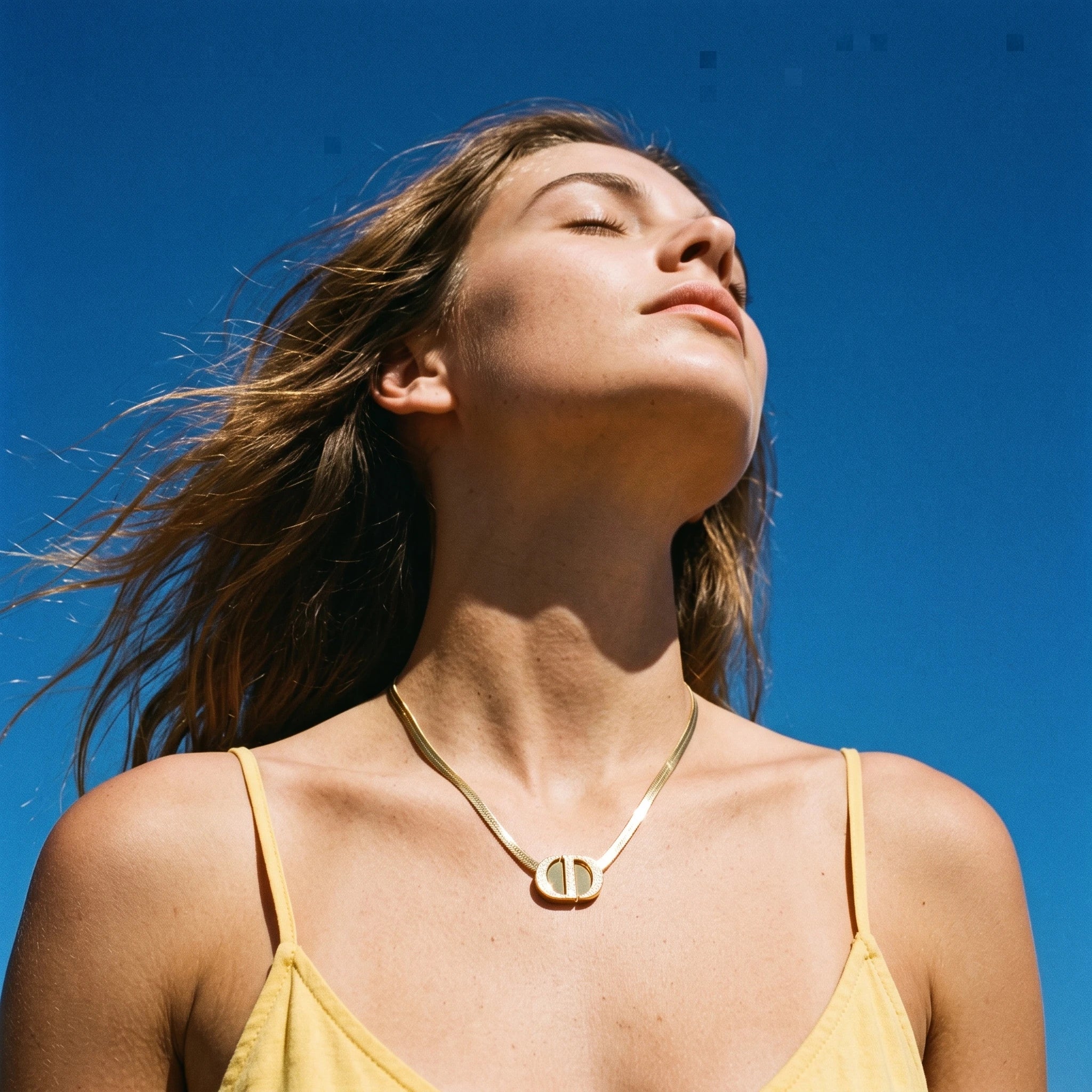 QIAOREN 14148 Oval Pendant Snake Chain Necklace, Textured C&D Herringbone Chain Jewelry Gift for Daily Fashion Outfits