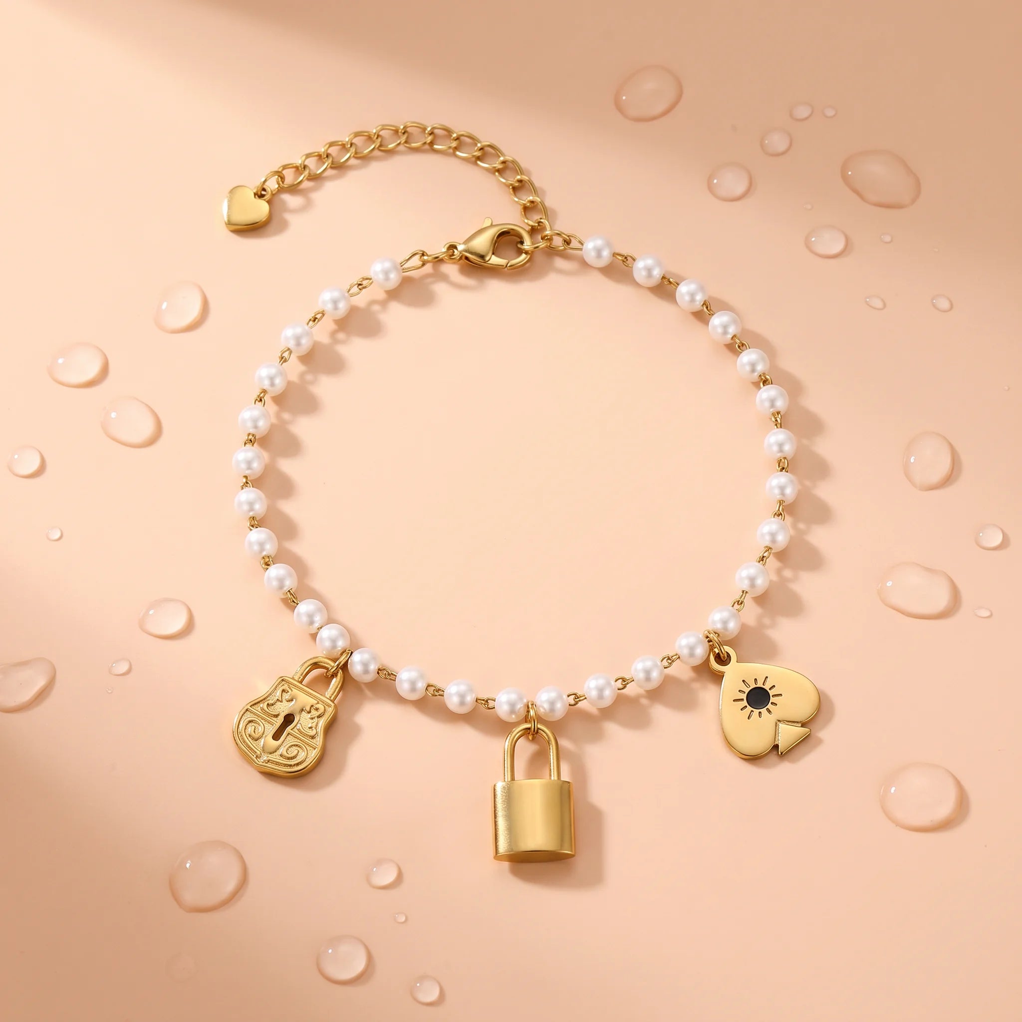 QIAOREN 13316 Pearl Anklet with Lock, Padlock & Sun Spade Charms, Retro Stackable Foot Jewelry Gift for Ladies Daily Casual Wear