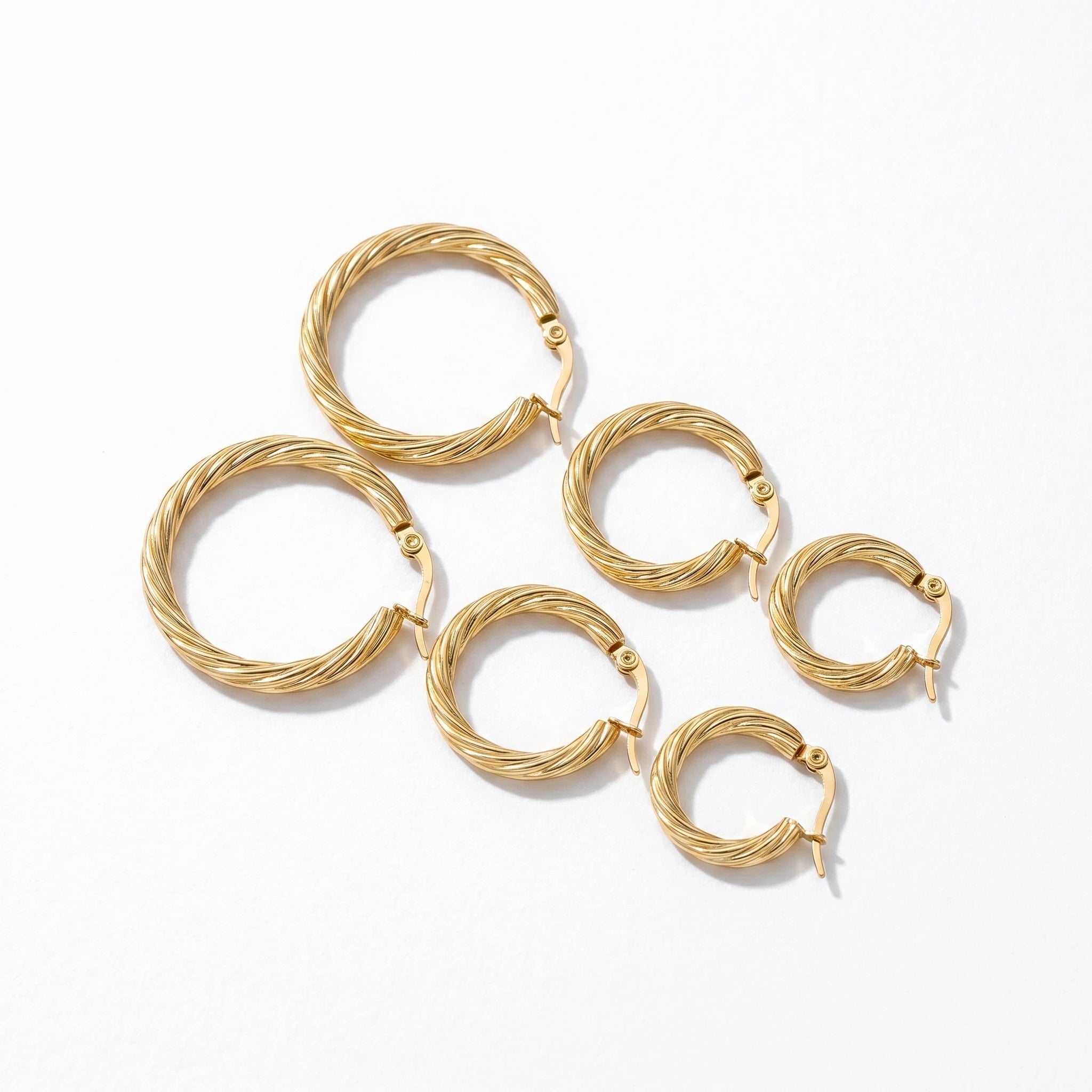 QIAOREN 12422Elegant Quiet Luxury Textured Screw Thread Hoops Gold Stainless Steel French Retro Twisted Cable Statement Earrings