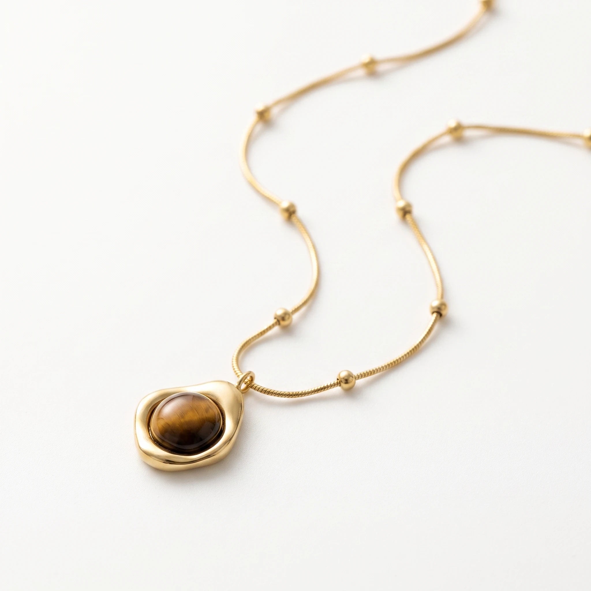 QIAOREN 13472 Vintage Tiger Eye Pendant Necklace with Beaded Snake Chain, Irregular Gold Frame Natural Stone Neck Jewelry Gift