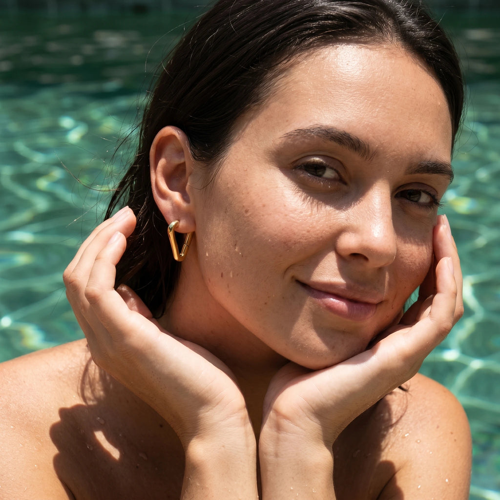 QIAOREN 12585 Dainty Shiny V Shape Geometric Huggie Earrings 316L Stainless Steel No Fade Gold Plated Hoop Jewelry Gift