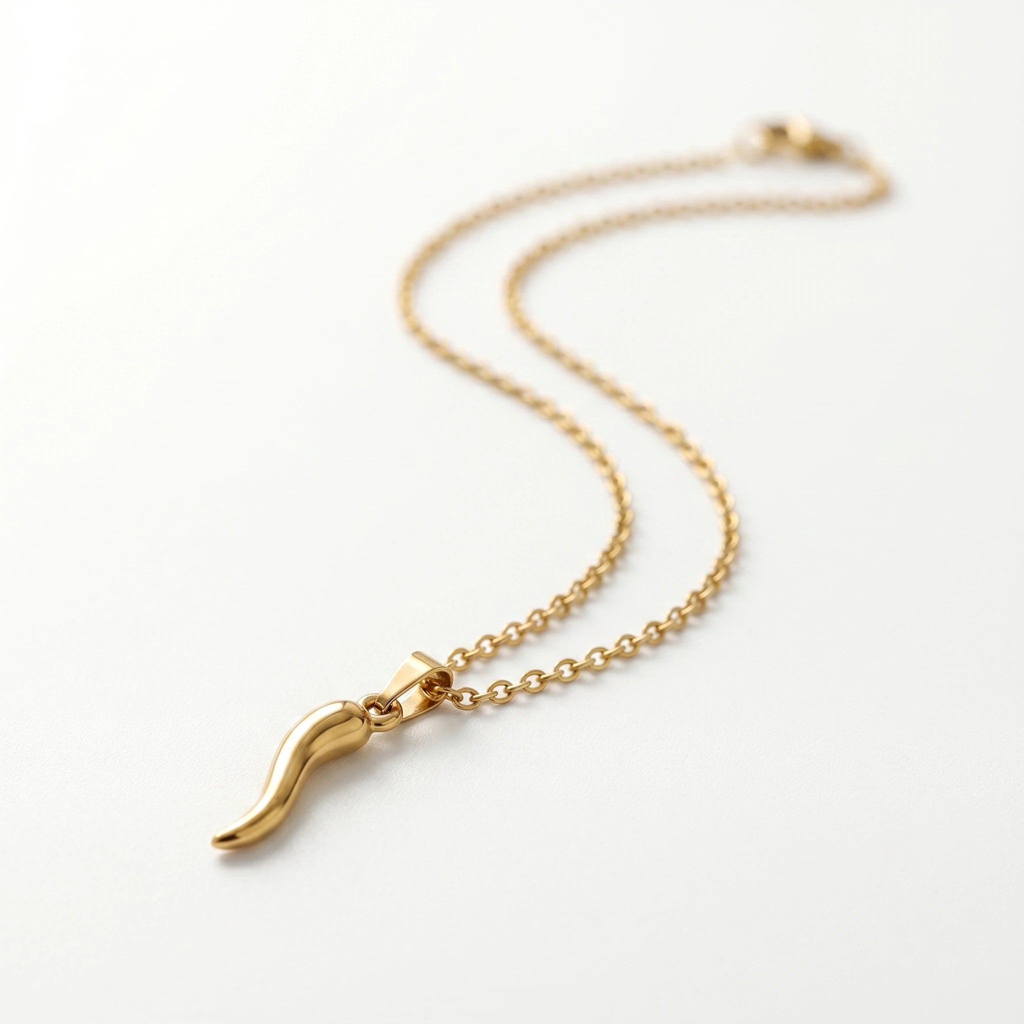 QIAOREN 11953 Elegant Minimalist Italian Horn Necklace Gold Stainless Steel Lucky Chili Pendant Protection Amulet Gift for EU US