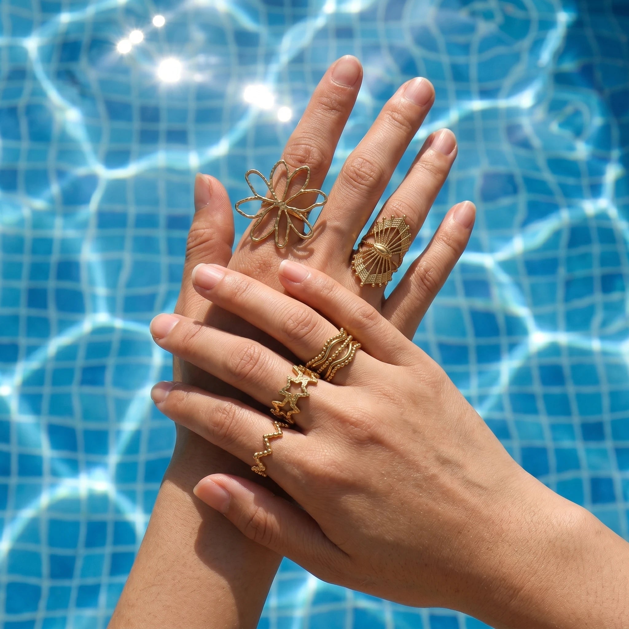 QIAOREN 13076-80 5Pcs 18K Gold Plated Stainless Steel Open Ring Set, Adjustable Stackable Flower & Heart Finger Rings