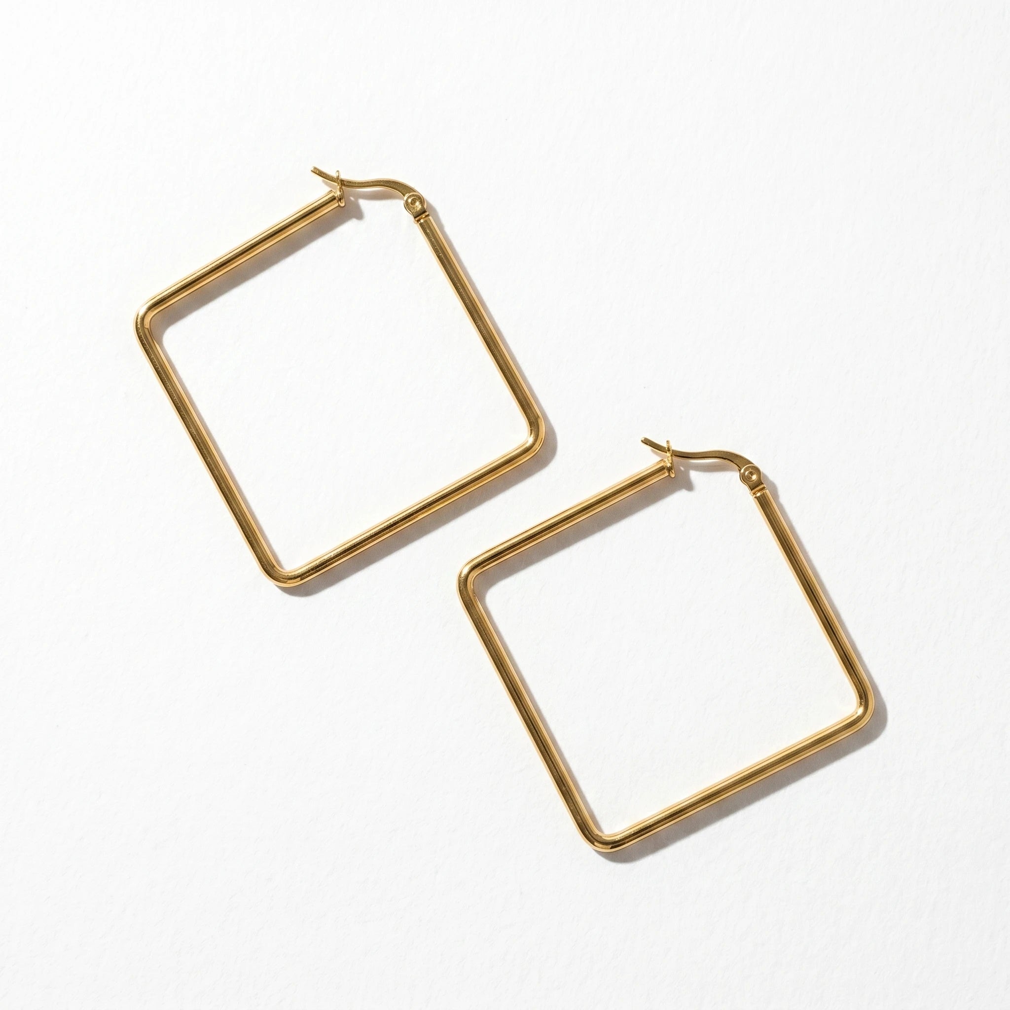 QIAOREN12319 Elegant 90s Retro Square Hoops Gold Stainless Steel Sleek Geometric Thin Tube Statement Hoop Earrings Gift Women