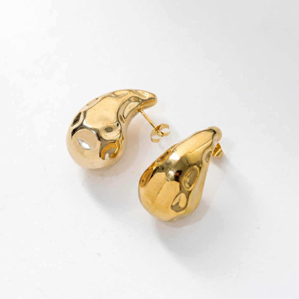 QIAOREN 12277 Elegant Abstract Sculptural Teardrop Earrings Gold Stainless Steel Uneven Molten Wavy Waterdrop Studs Gift Women