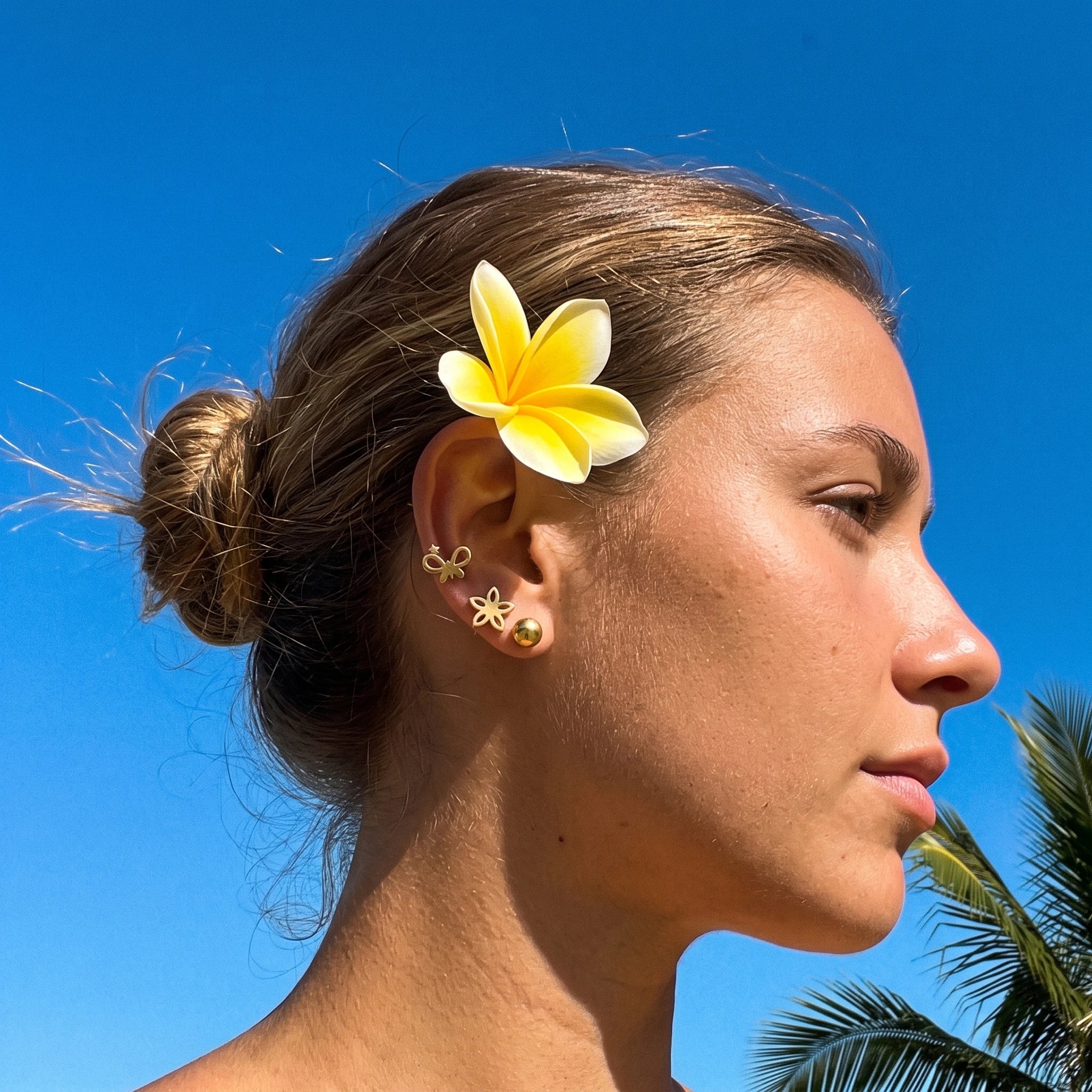 QIAOREN 14453 3 Pair Gold Stainless Steel Stud Earrings, Hollow Star Bow & Flower Studs for Daily Casual Fashion Outfits