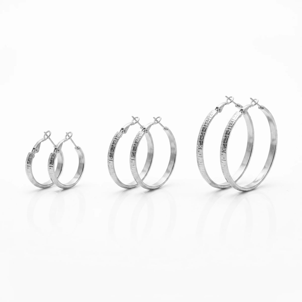 QIAOREN 13199 Gold Plated Greek Key Hoop Earrings for Women Stainless Steel Textured Round Fashion Jewelry