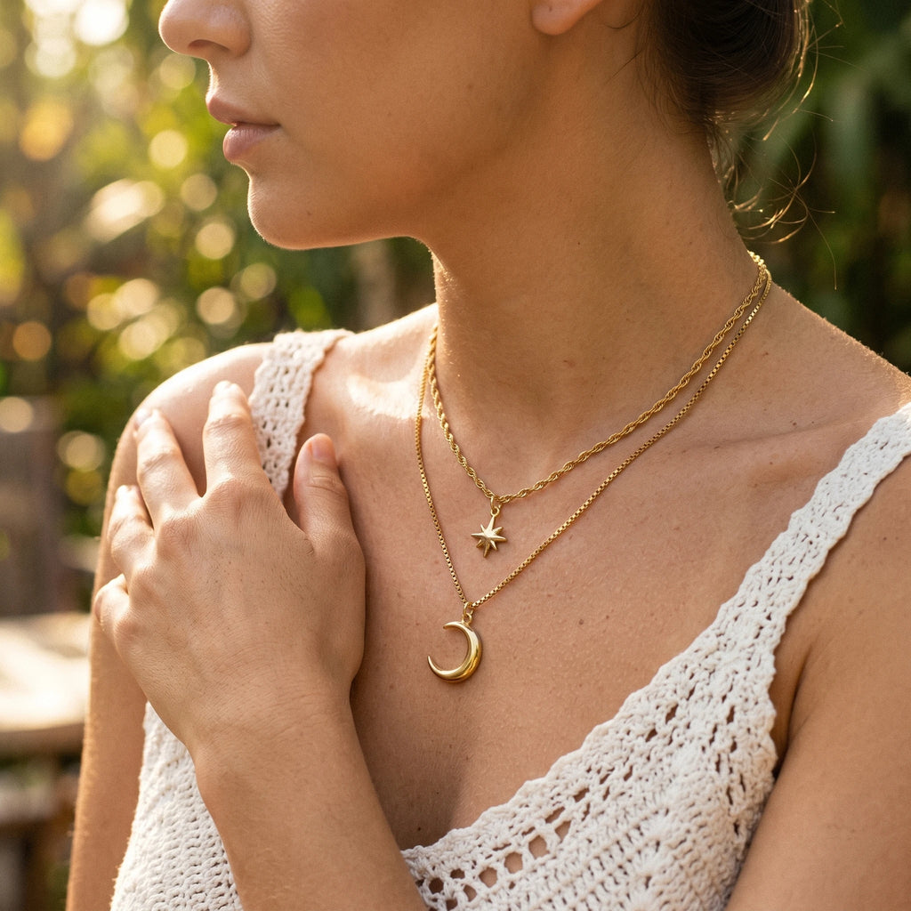 QIAOREN 11408 Tarnish Resistant Waterproof 18K Gold Plated Stainless Steel 2 Tier Star Moon Pendant Necklace