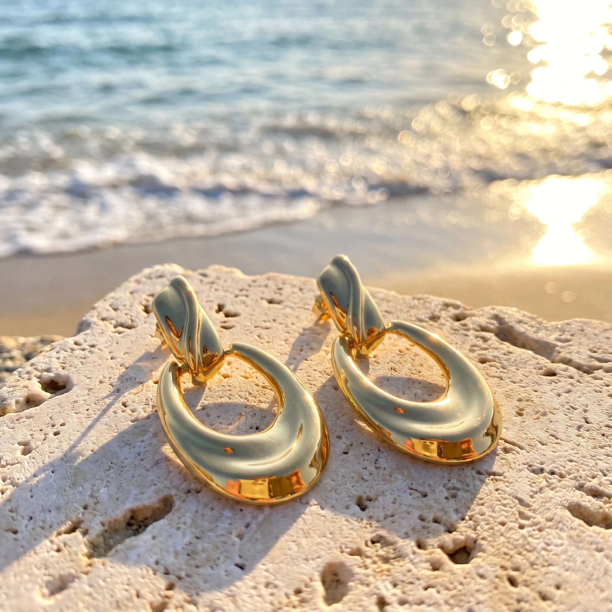QIAOREN 14551 Twisted Leaf Teardrop Thick Tube Stud Earrings, Polished Gold Interlocked Earrings, Hypoallergenic Jewelry Gift