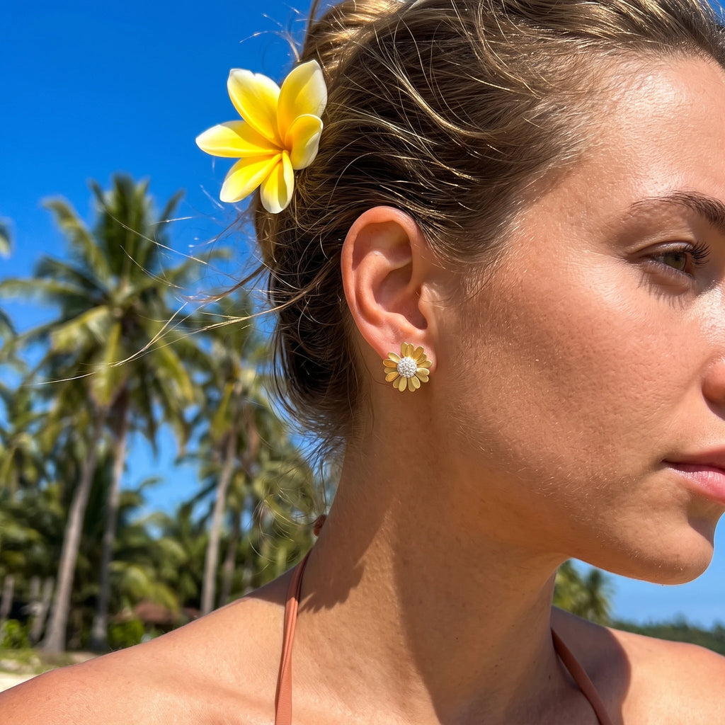 QIAOREN 13962 Stainless Steel Daisy Stud Earrings Gold Flower Earrings with CZ Center Dainty Jewelry for Women