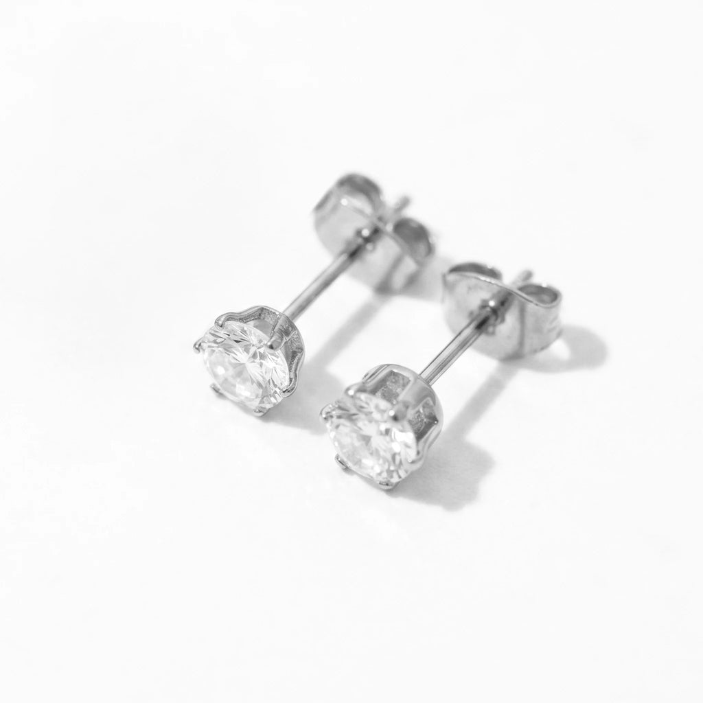 QIAOREN12597 Princess Cut Four Prong Stud Earrings Waterproof Stainless Steel 18K Gold Multi Sizes Anti-allergy Minimal Piercing
