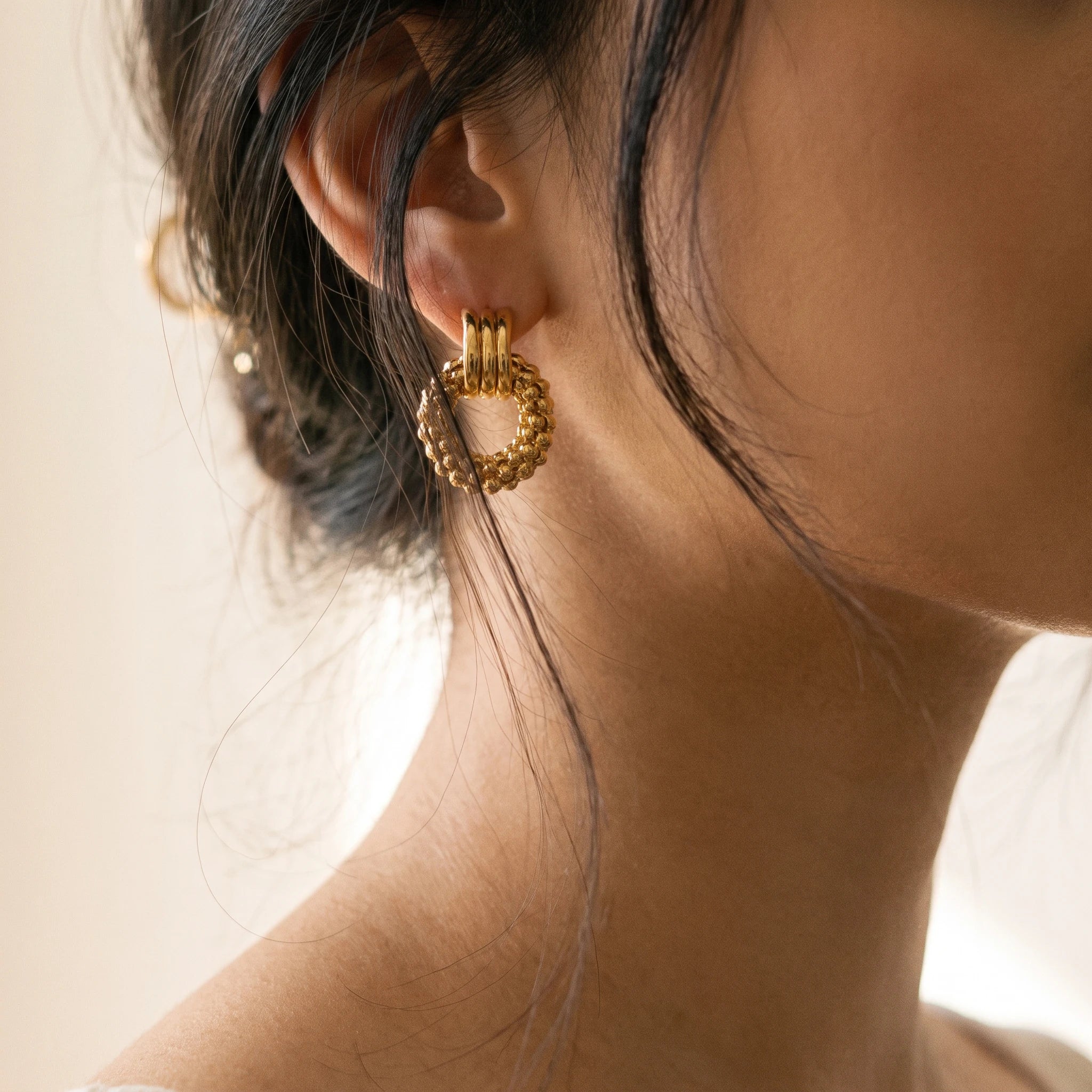 QIAOREN 14539 Ridged Buckle Beaded Ring Stud Earrings, Textured Circle & Grooved Polished Gold  Hypoallergenic Jewelry Gift