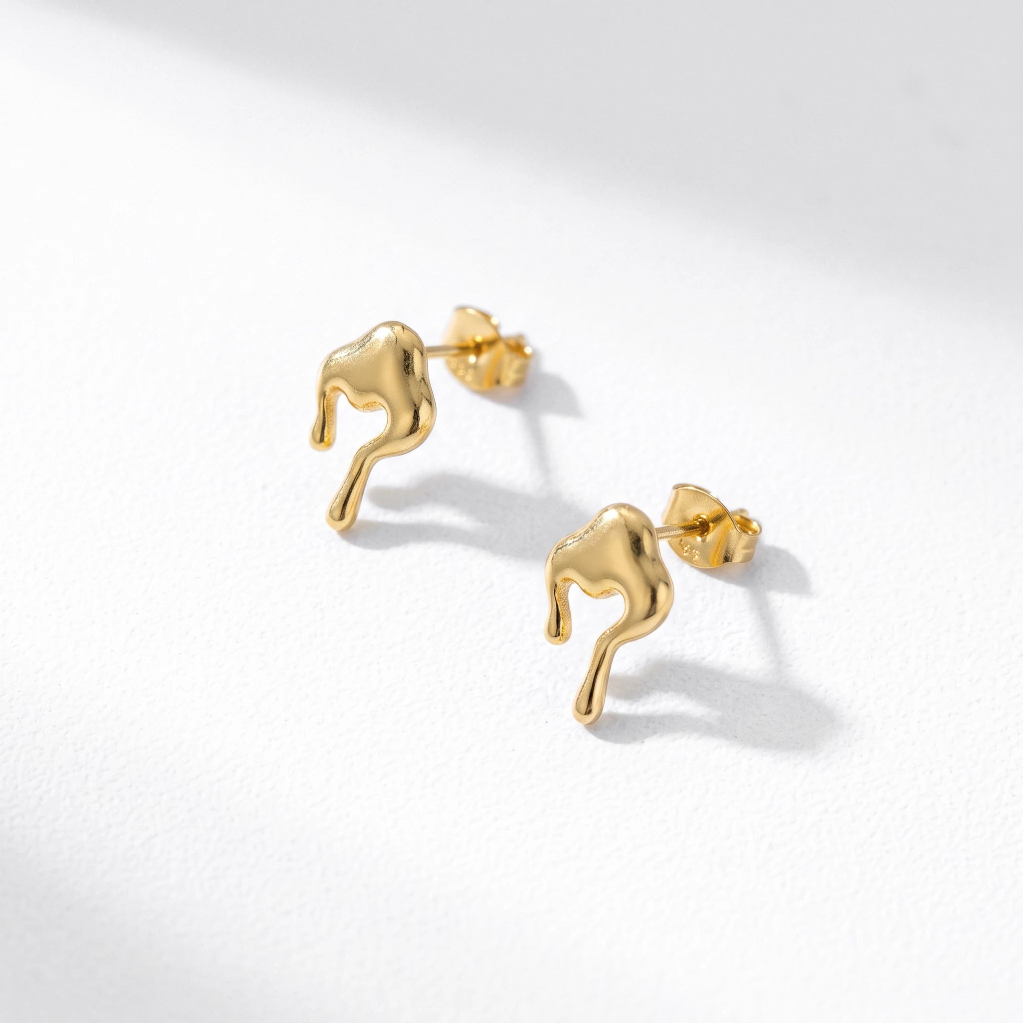 QIAOREN 13262 Polished Gold Tone Melting Heart Stud Earrings Irregular Drip Liquid Love Ear Studs Minimalist Abstract