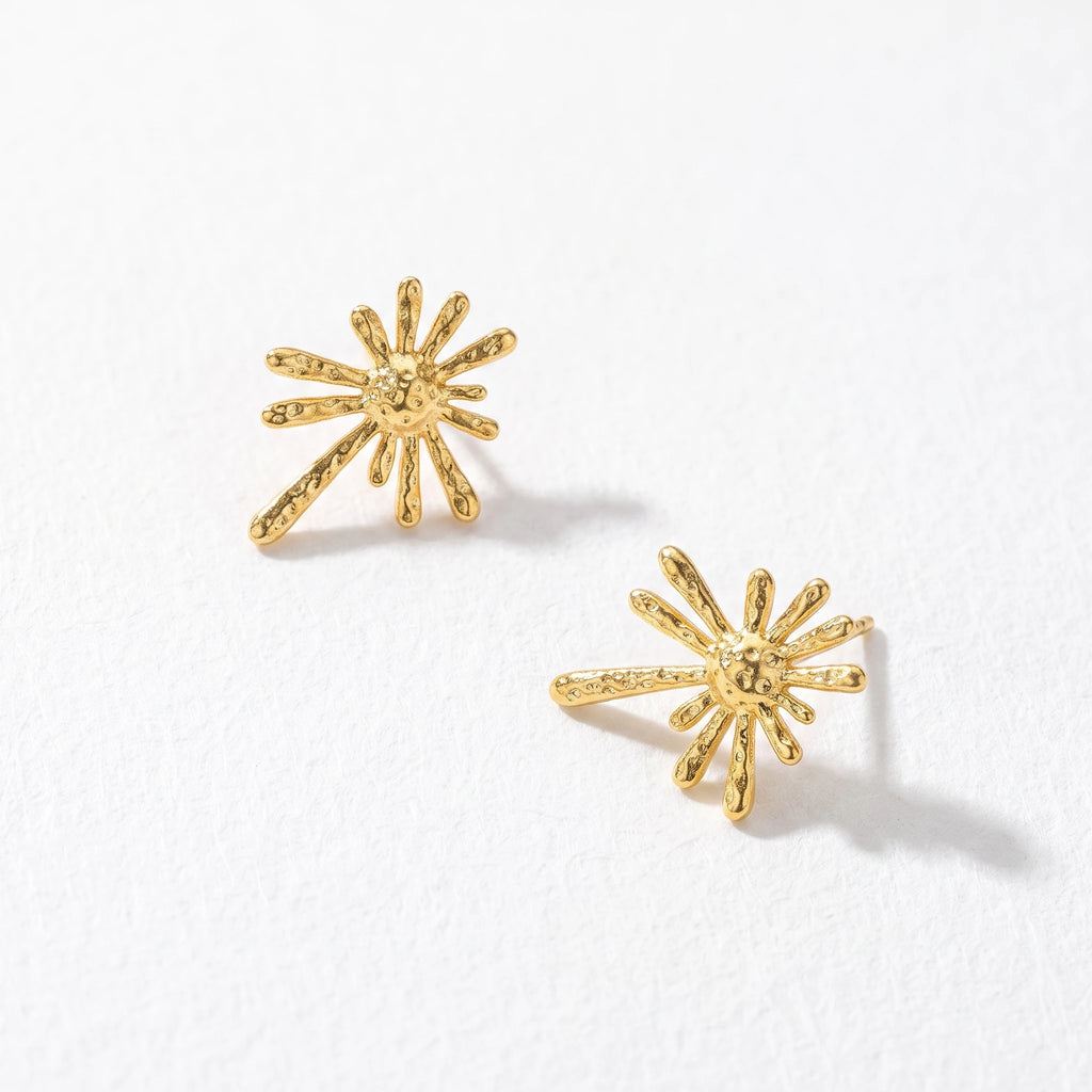 QIAOREN 13274 Gold Tone Irregular Splash Star Stud Earrings Hammered Textured Abstract Radiant Shape Pin Studs Artistic